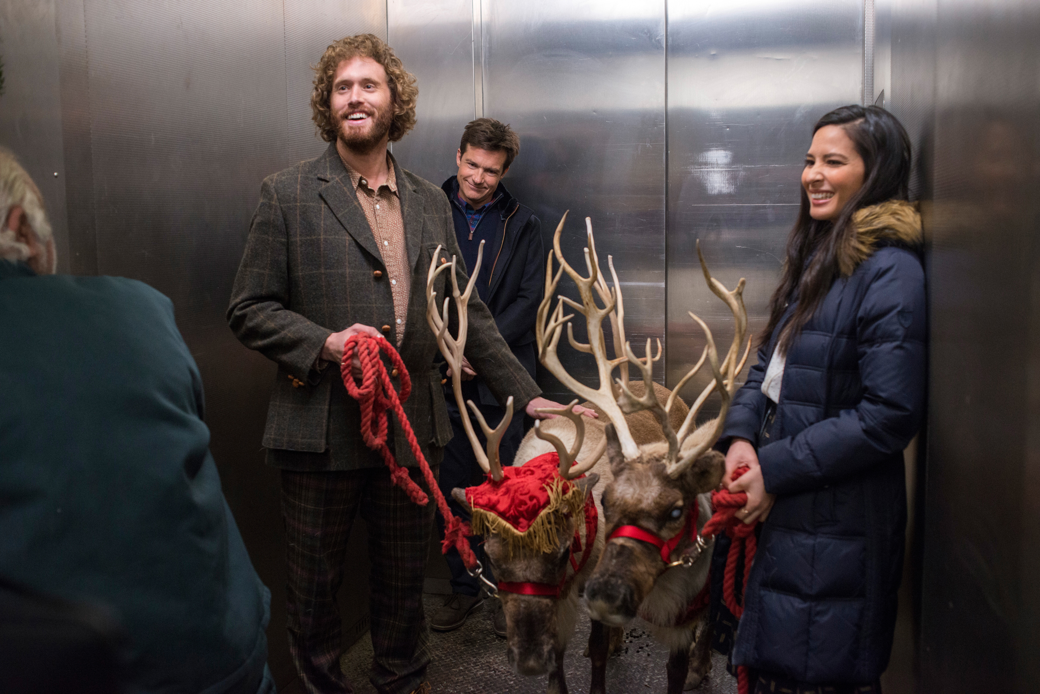 OfficeChristmasParty_TJMiller_JasonBateman_OliviaMunn_4.jpg