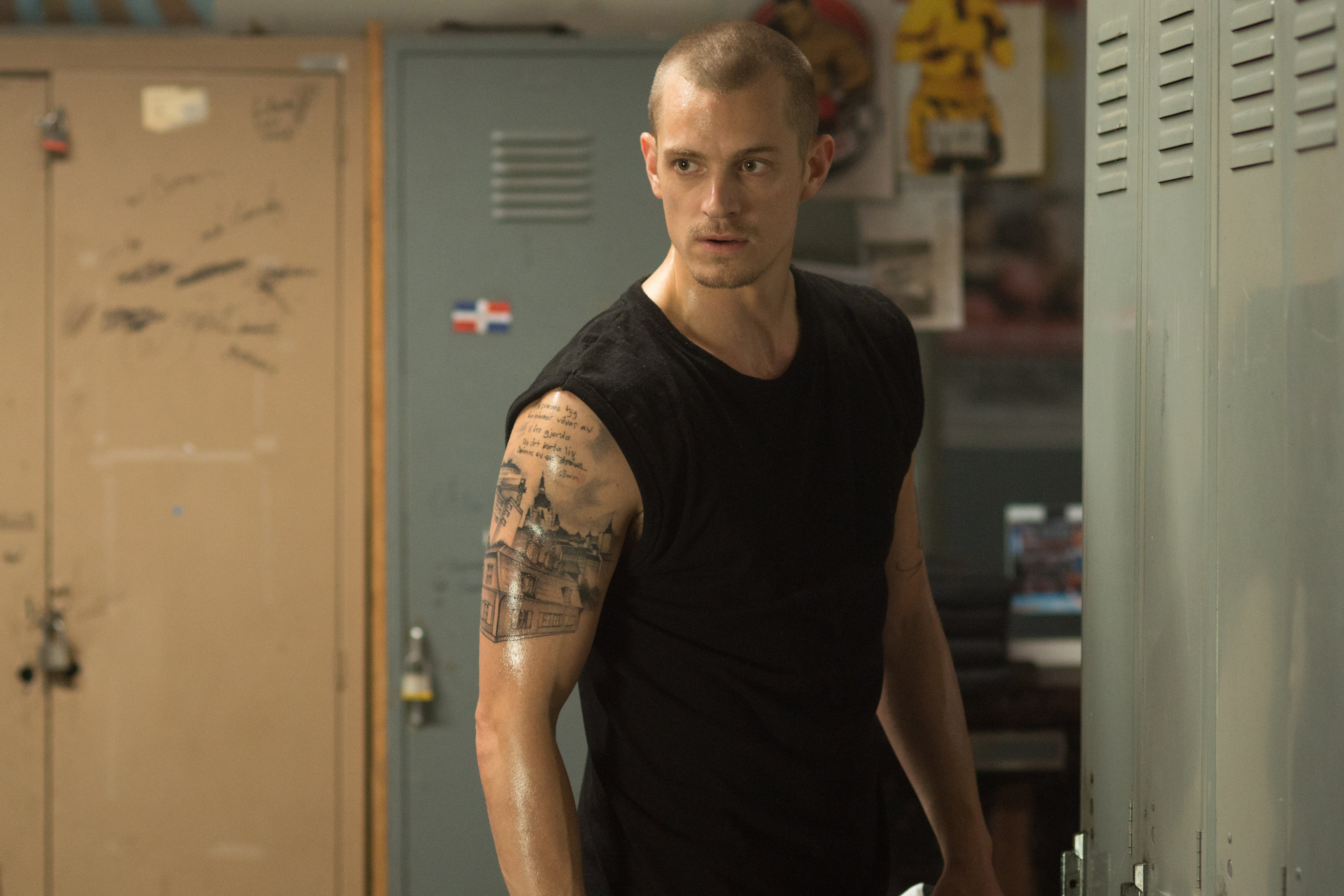 RunAllNight_JoelKinnaman_3.jpg