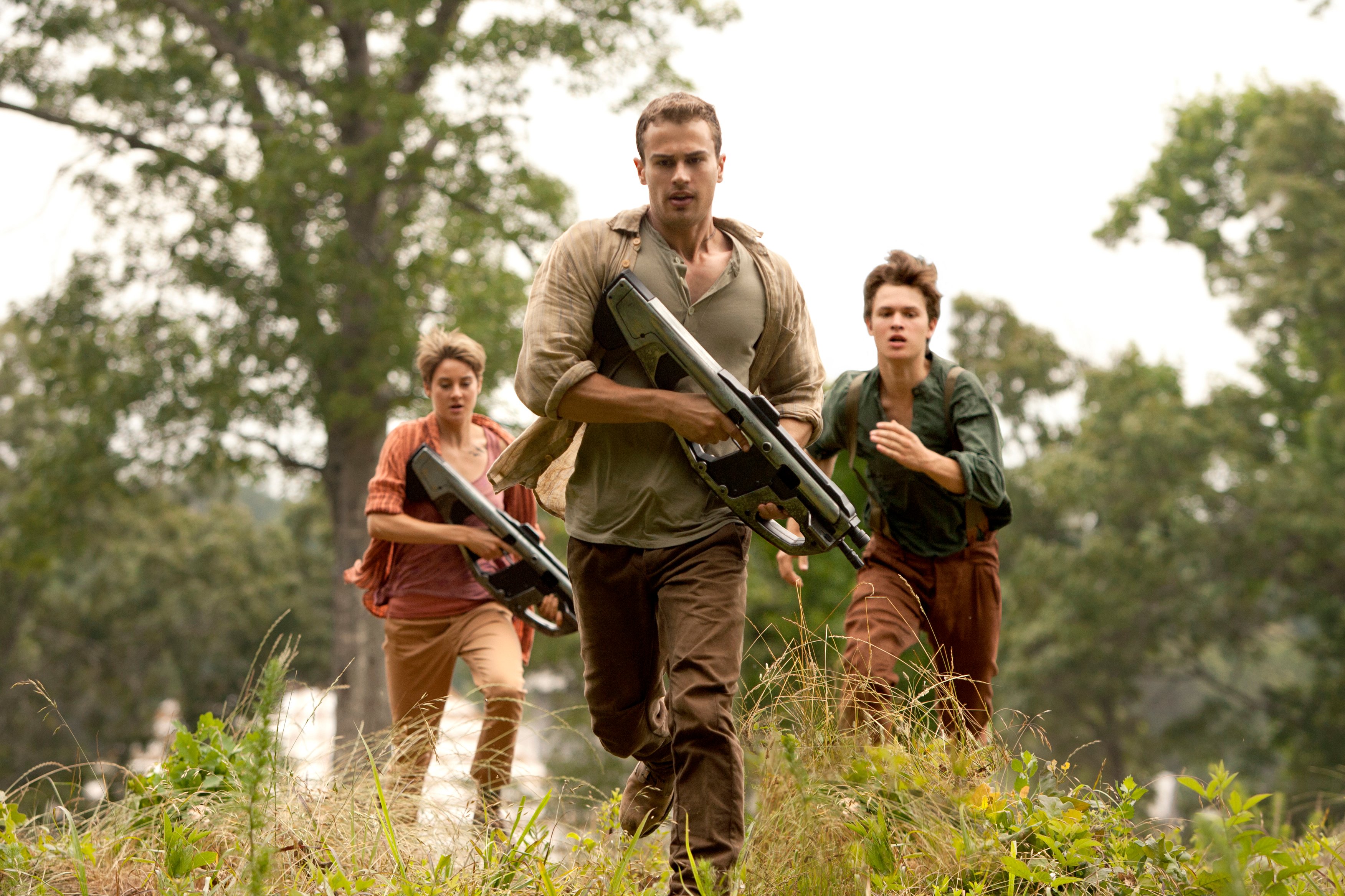 Insurgent_ShaileneWoodley_TheoJames_AnselElgort_2.jpg