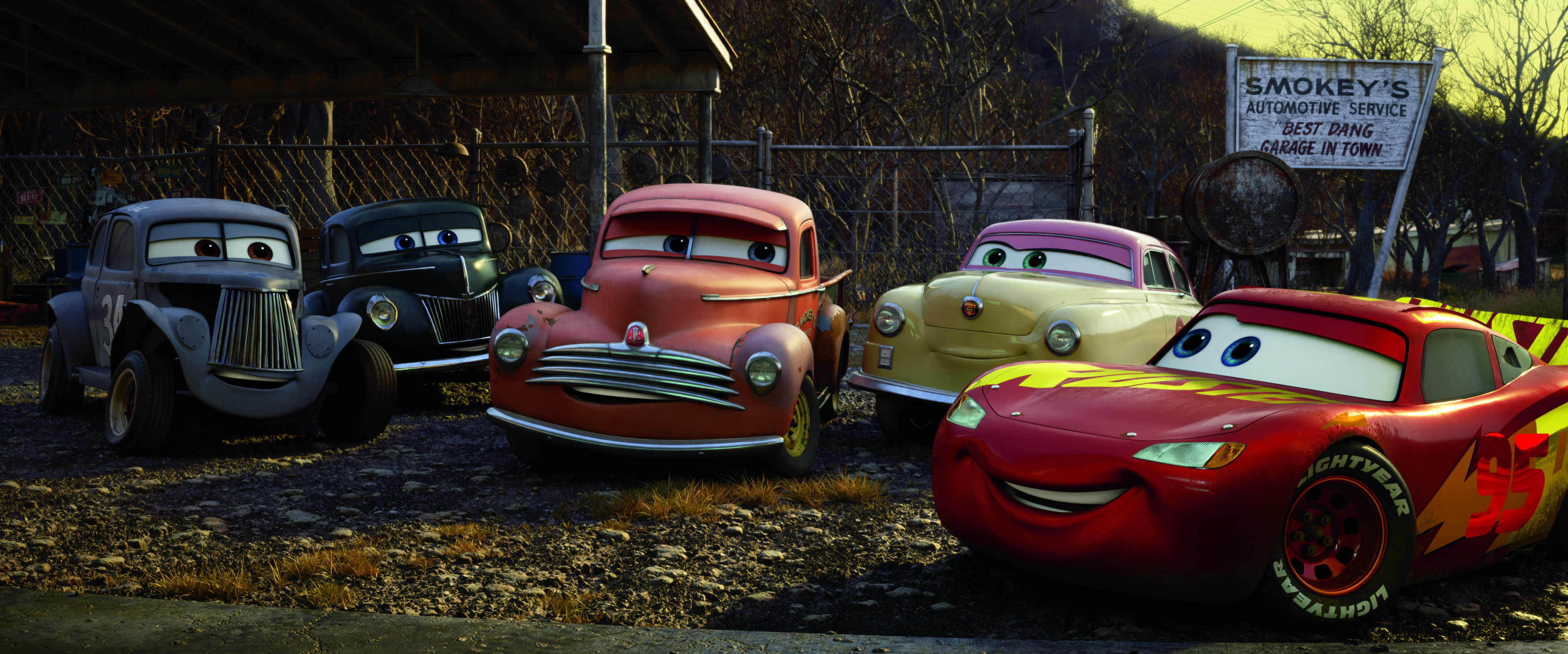 CARS3_LightningMcQueen_Smokey_LouiseNash_RiverScott_JuniorMoon_3.jpg