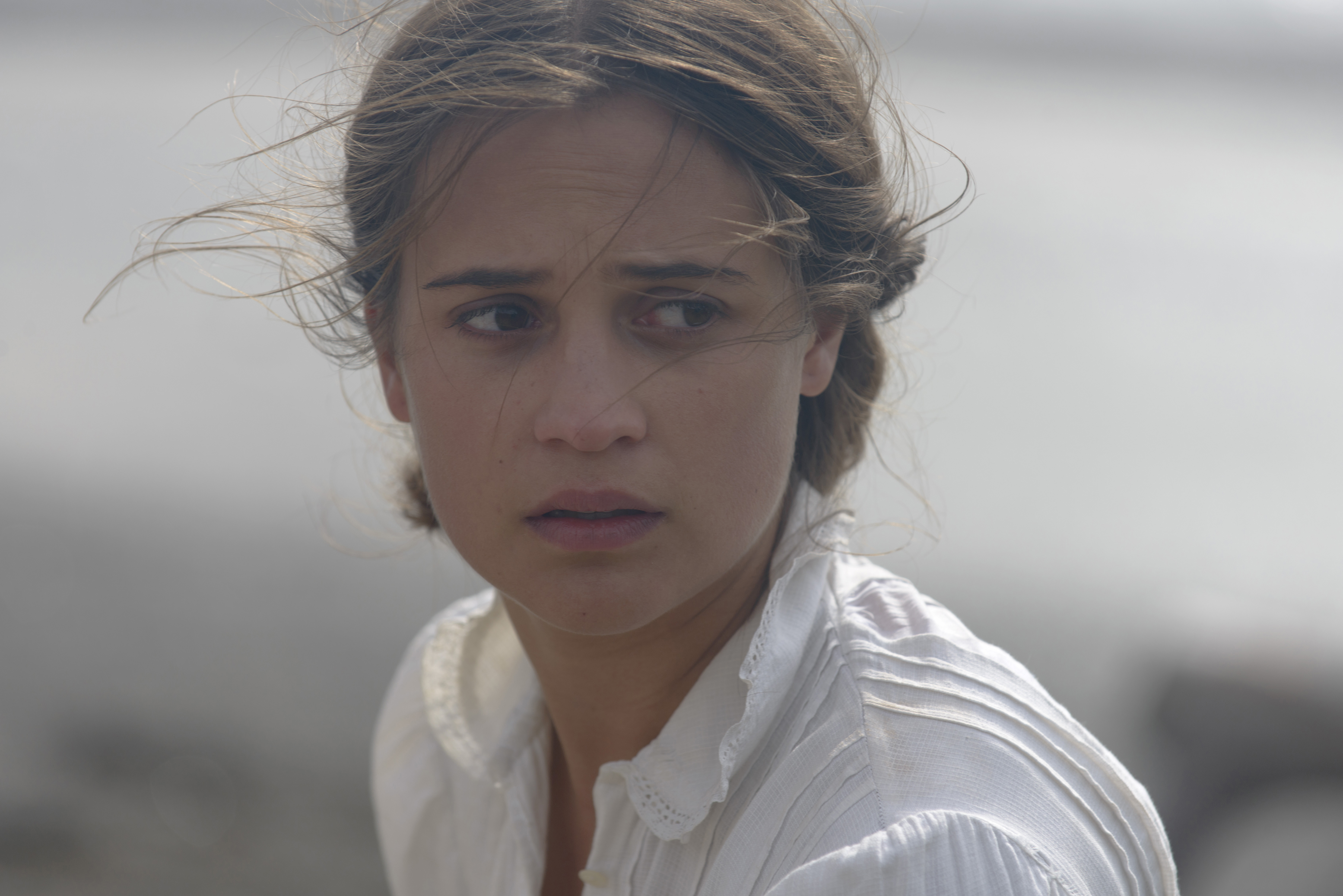 TheLightBetweenOceans_AliciaVikander_4.jpg