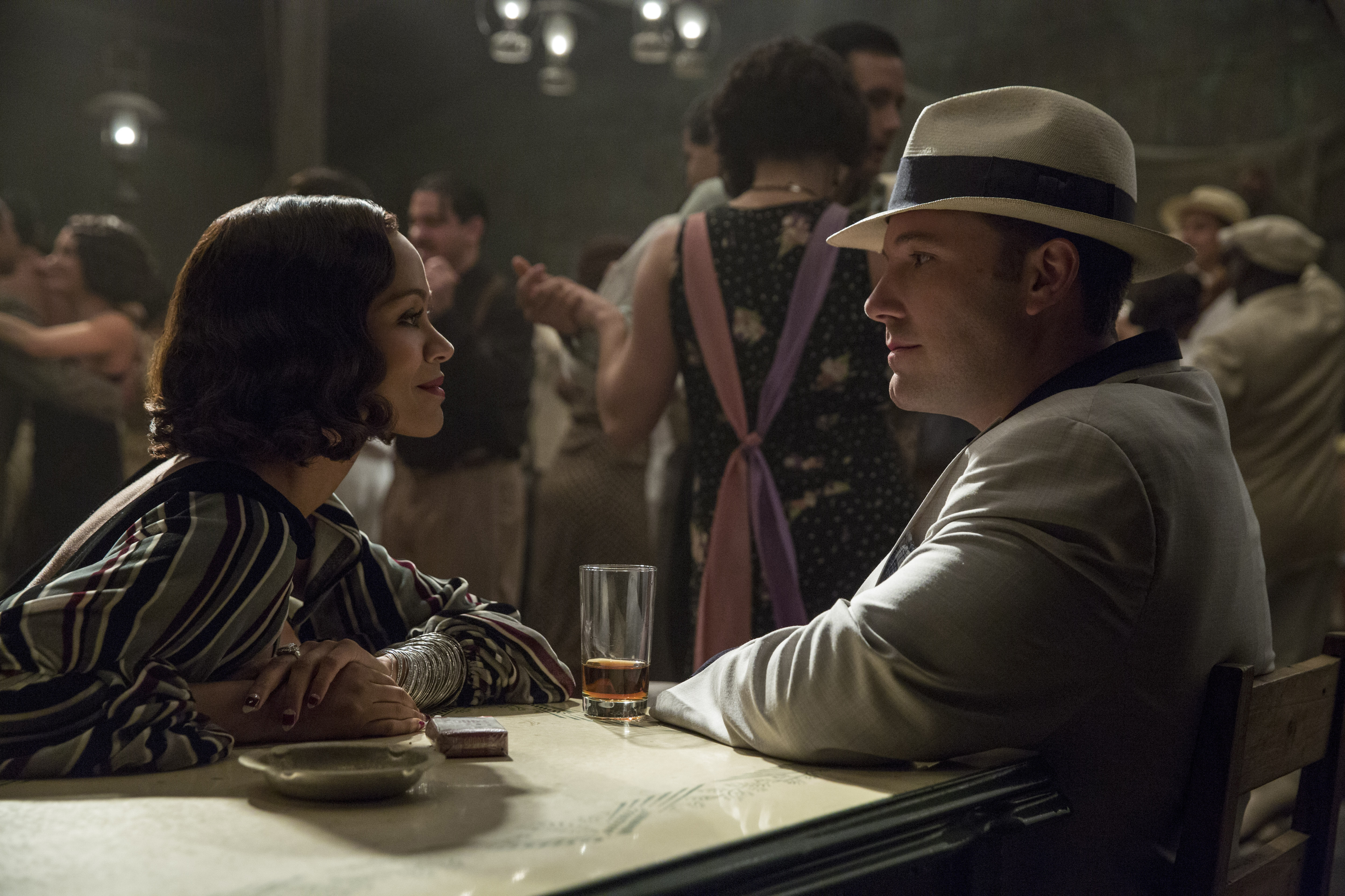 LiveByNight_ZoeSaldana_BenAffleck_4.jpg