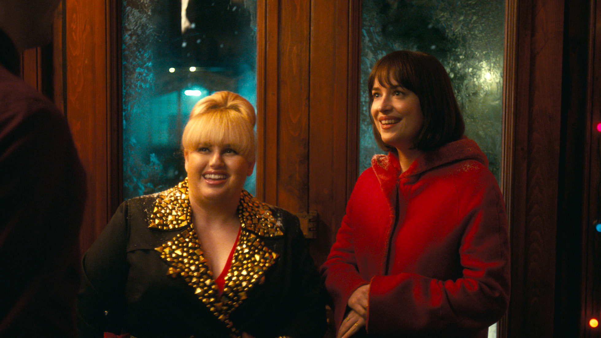 HTBS_RebelWilson_DakotaJohnson_3.jpg