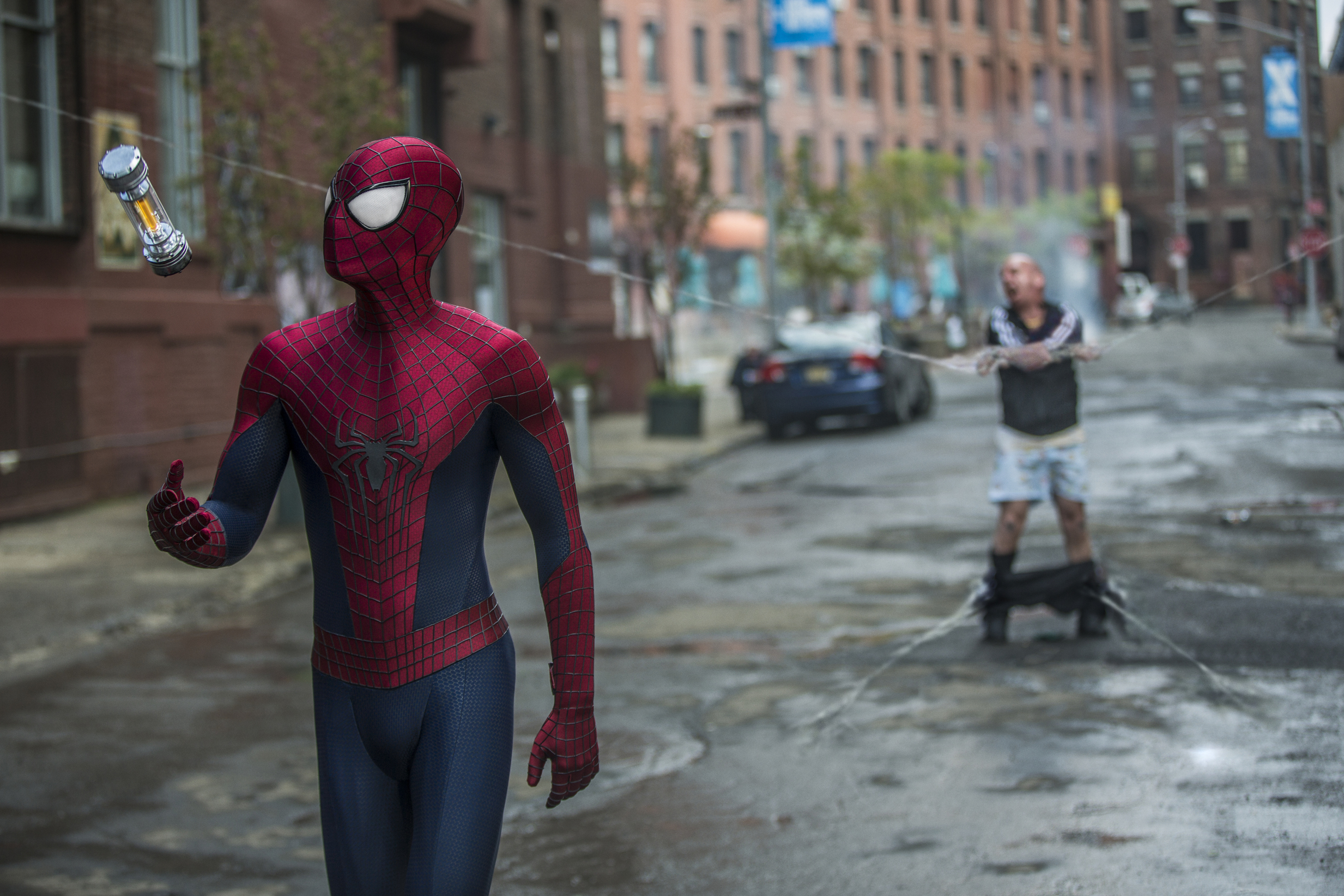 AmazingSpiderMan2_Andrew_Garfield_7_300.jpg