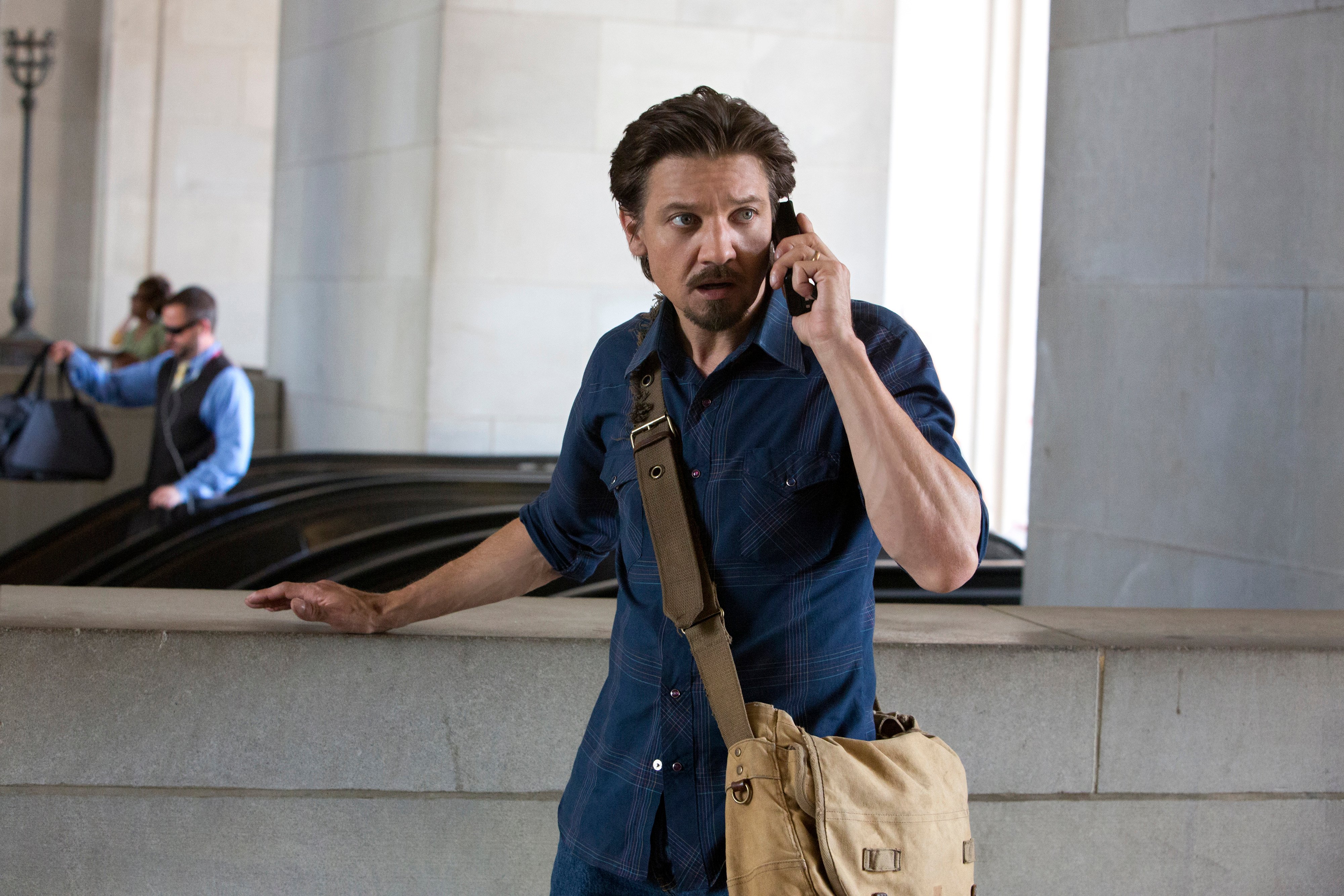 KillTheMessenger_JeremyRenner_2.jpg