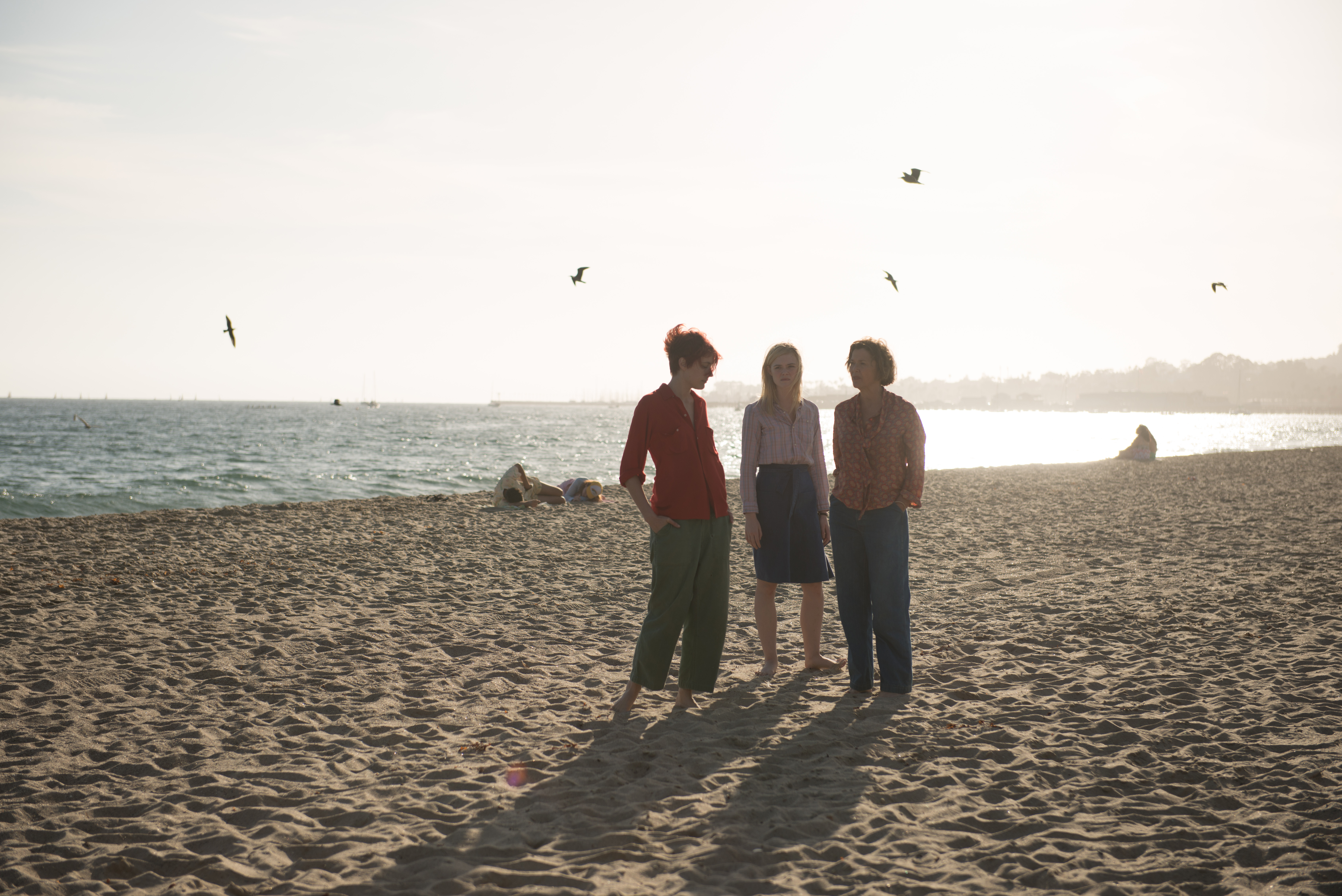 20CW_GretaGerwig_ElleFanning_AnnetteBening_2.jpg