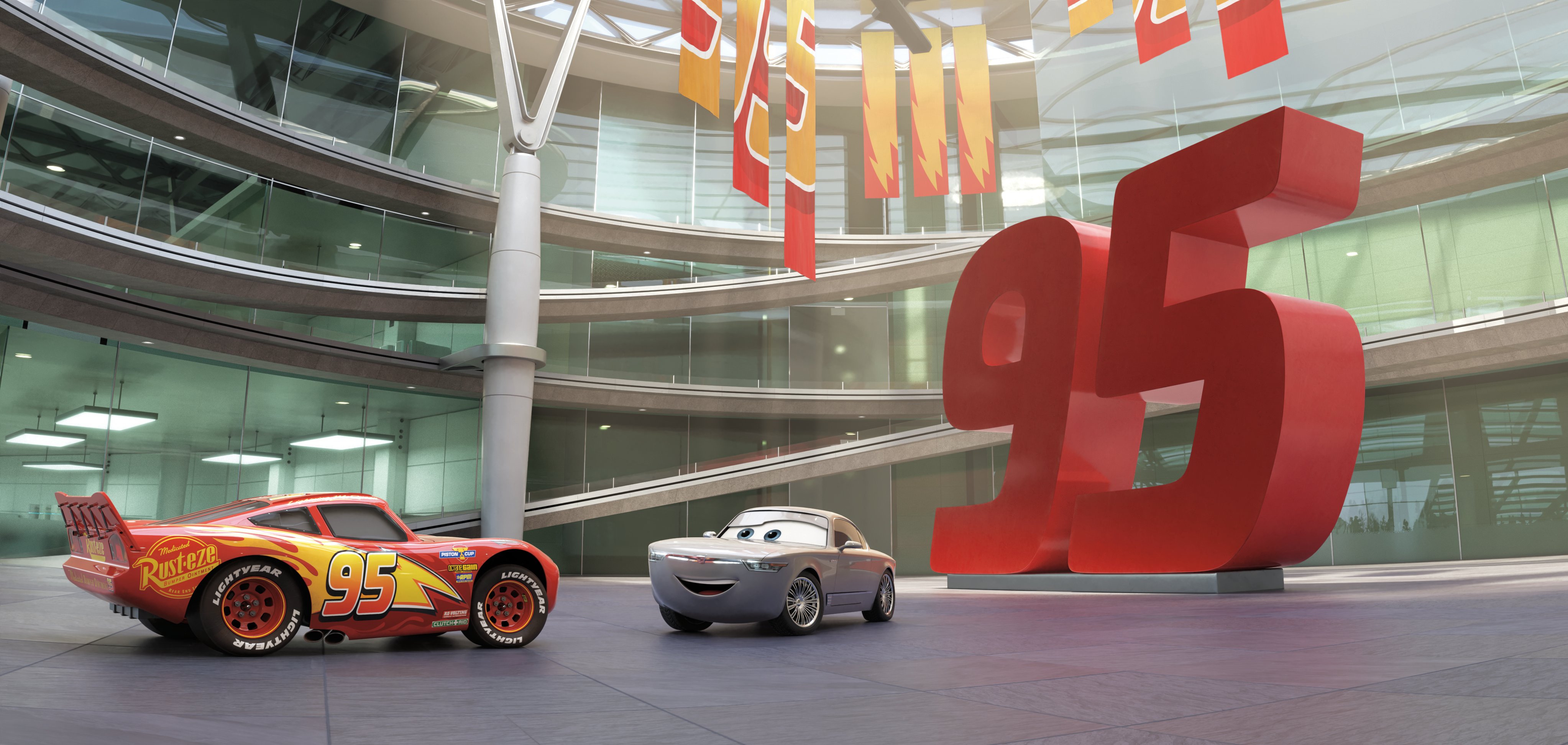 CARS3_LightningMcQueen_Sterling_1.jpg