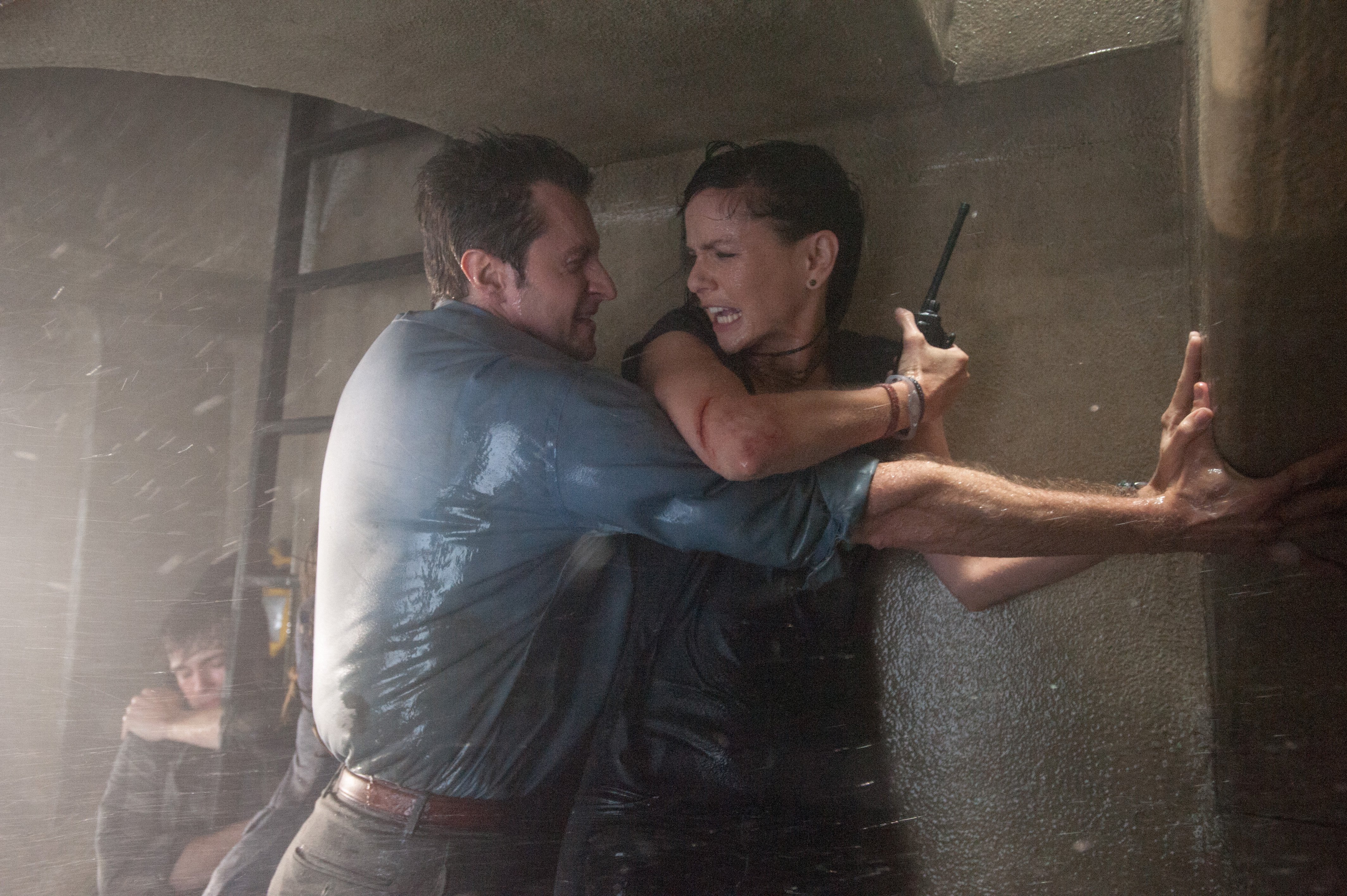 IntoTheStorm_Richard_Armitage_Sarah_Wayne_Callies_2.jpg