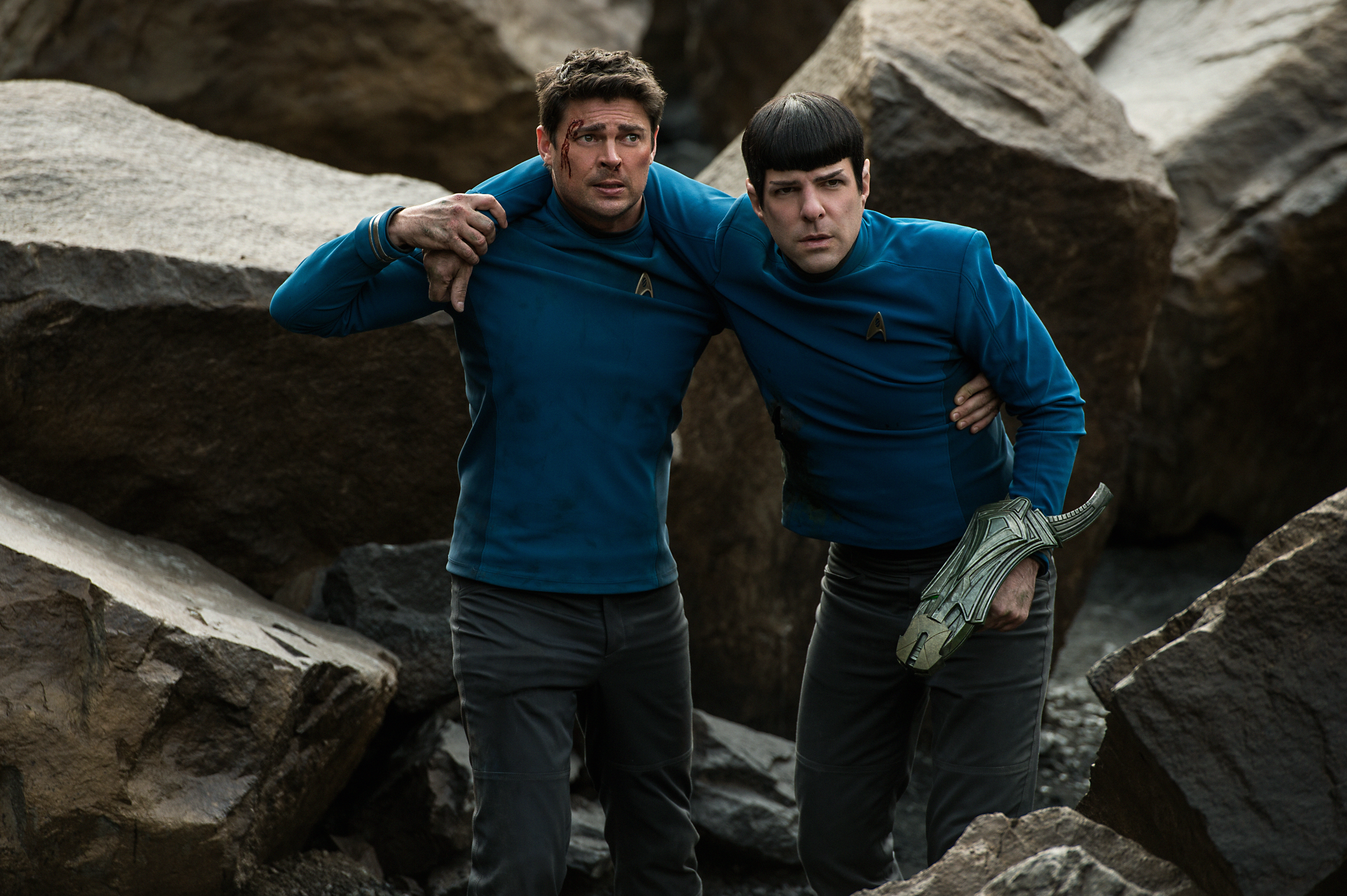 StarTrekBeyond_KarlUrban_ZacharyQuinto_7.jpg