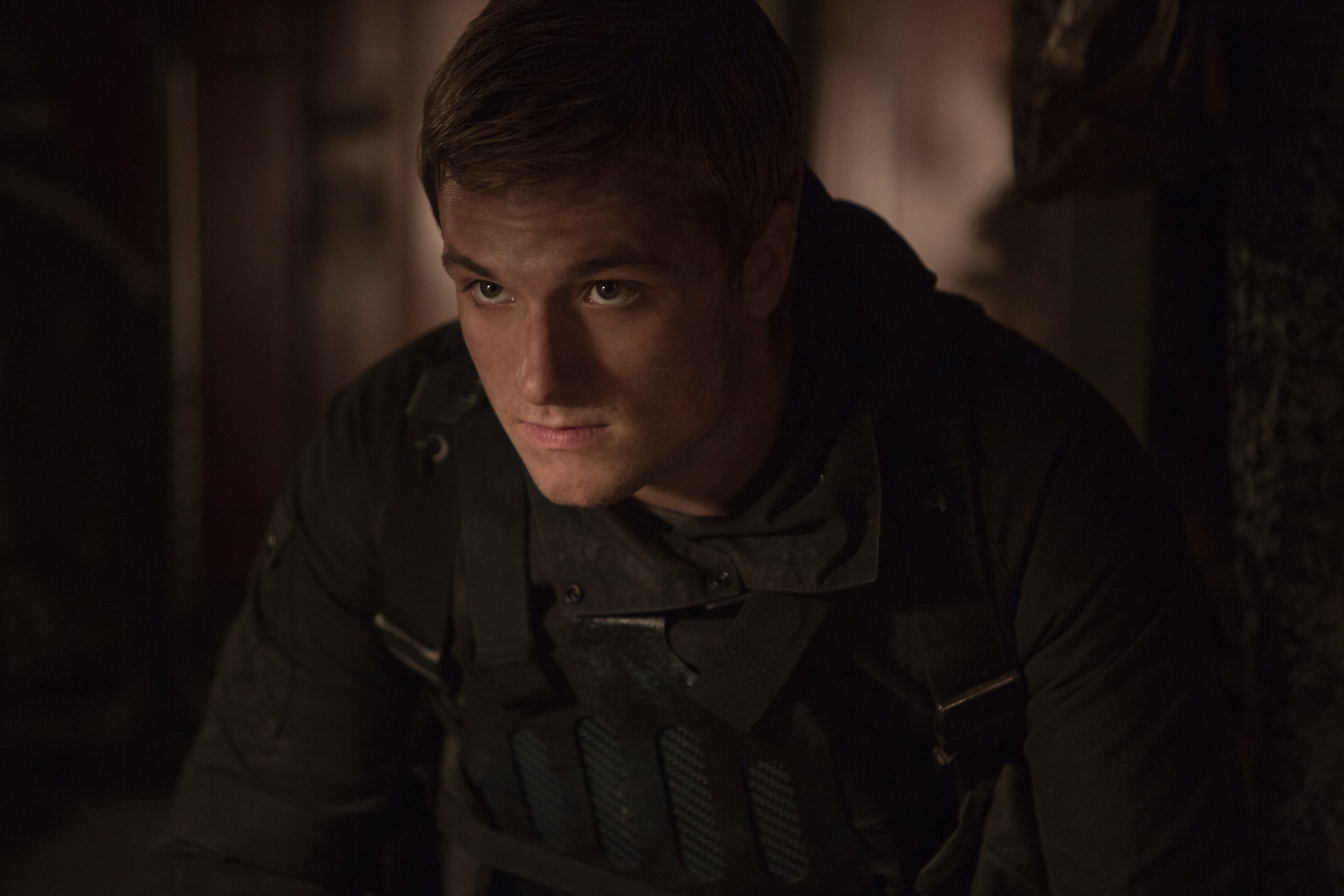 TheHungerGamesMockingjayPart2_JoshHutcherson_3.jpg