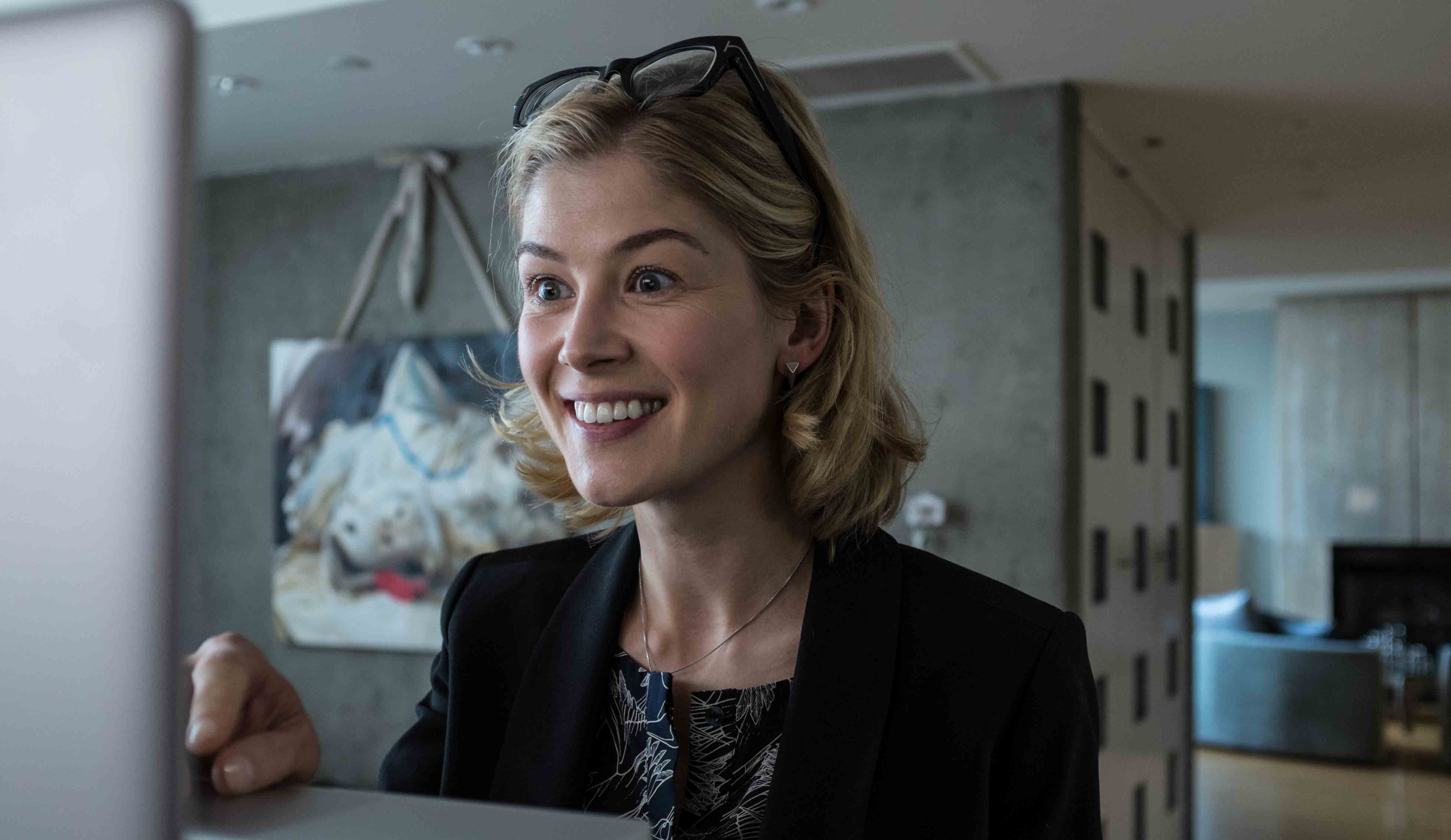 HectorandtheSearchforHappiness_RosamundPike_4.jpg