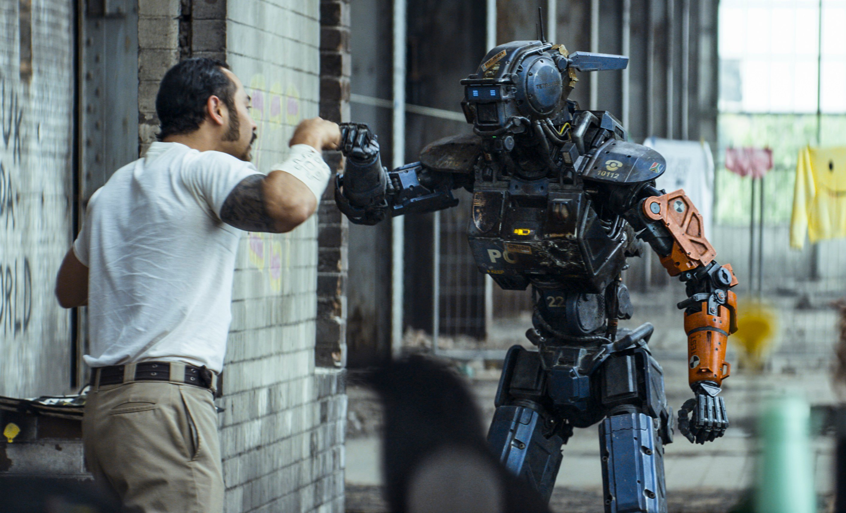 Chappie_JosePabloCantillo_SharltoCopley_5.jpg