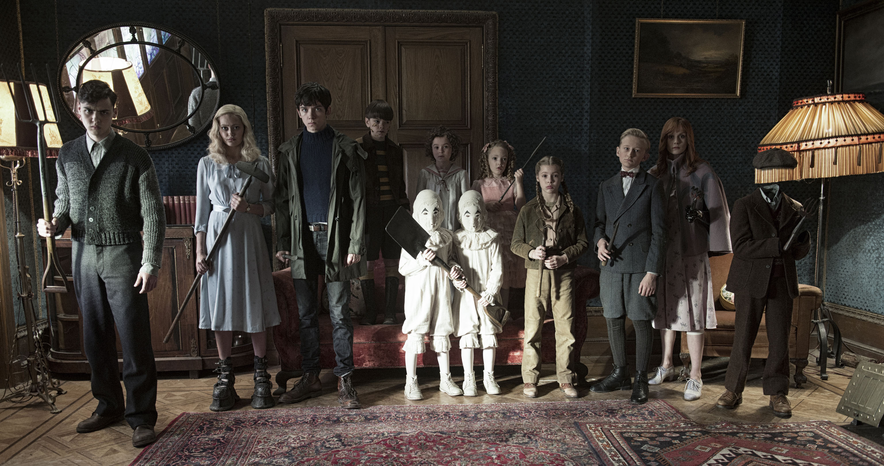 MissPeregrine_AsaButterfield_EllaPurnell_PixieDavies_RaffiellaChapman_FinlayMacMillan_MiloParker_LaurenMcCrostie_HaydenKeelerStone_CameronKing_GeorgiaPemberton_ThomasOdwell_JosephOdwell_6.jpg