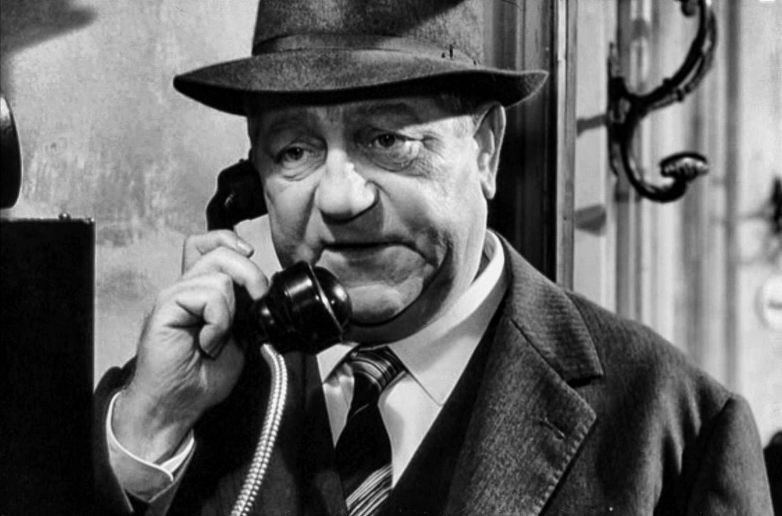 Maigret-voit-rouge-image6.jpg