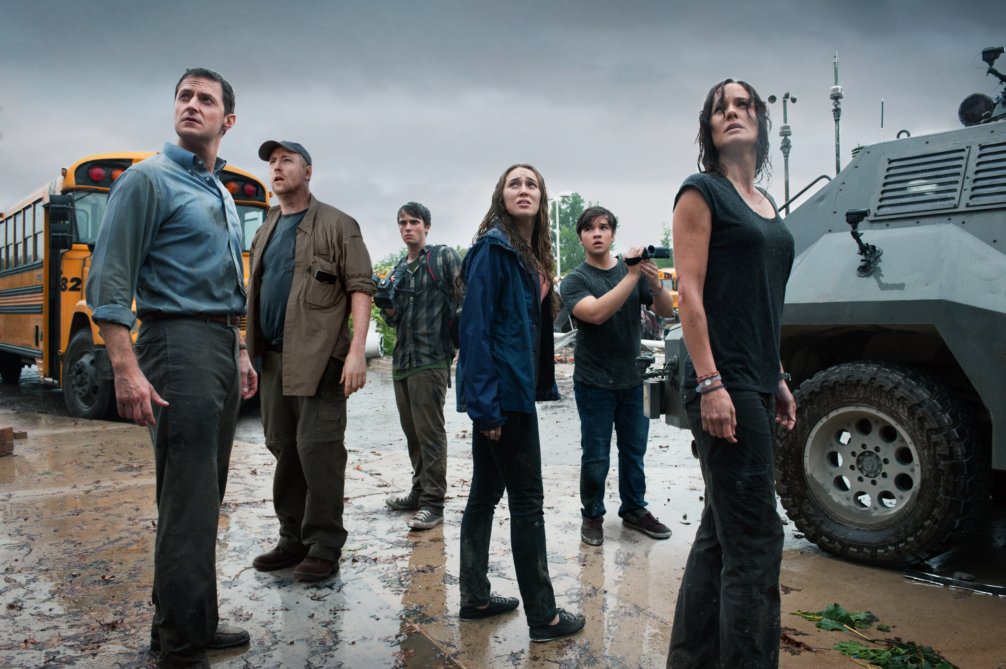 IntoTheStorm_Richard_Armitage_Matt_Walsh_Max_Deacon_Alycia_Debnam_Carey_Nathan_Kress_Sarah_Wayne_Callies_3.jpg