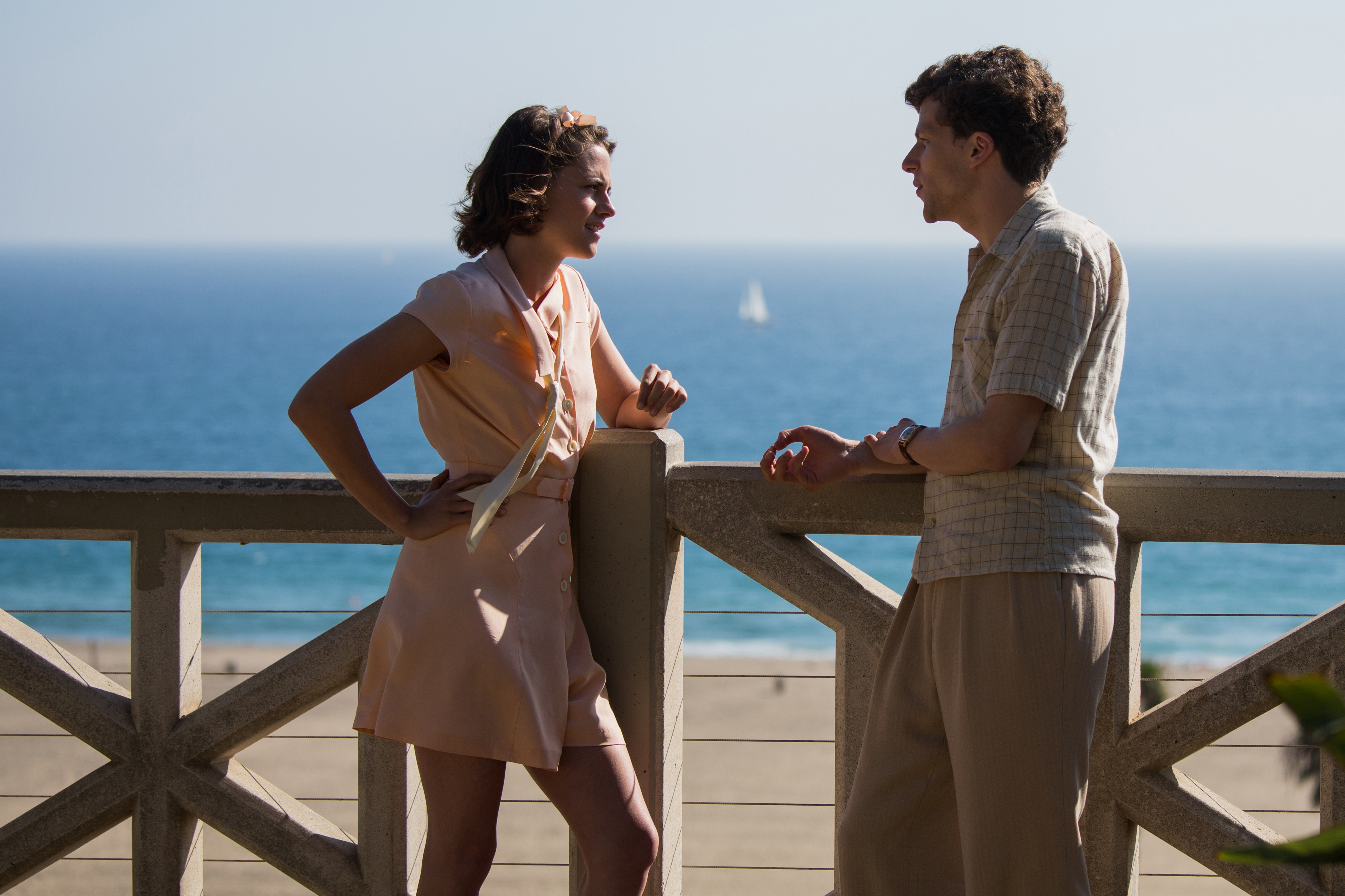 CafeSociety_KristenStewart_JesseEisenberg_1.jpg