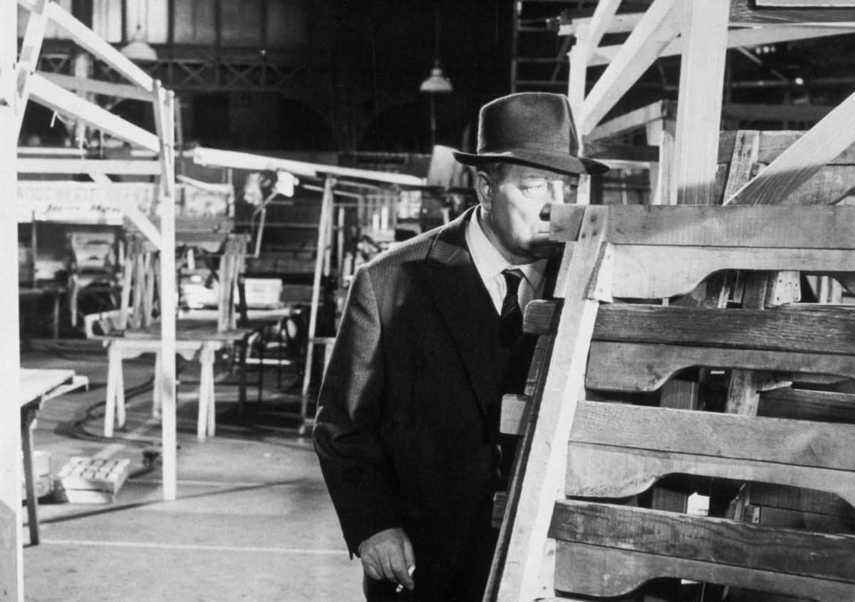 Maigret-voit-rouge-image7.jpg