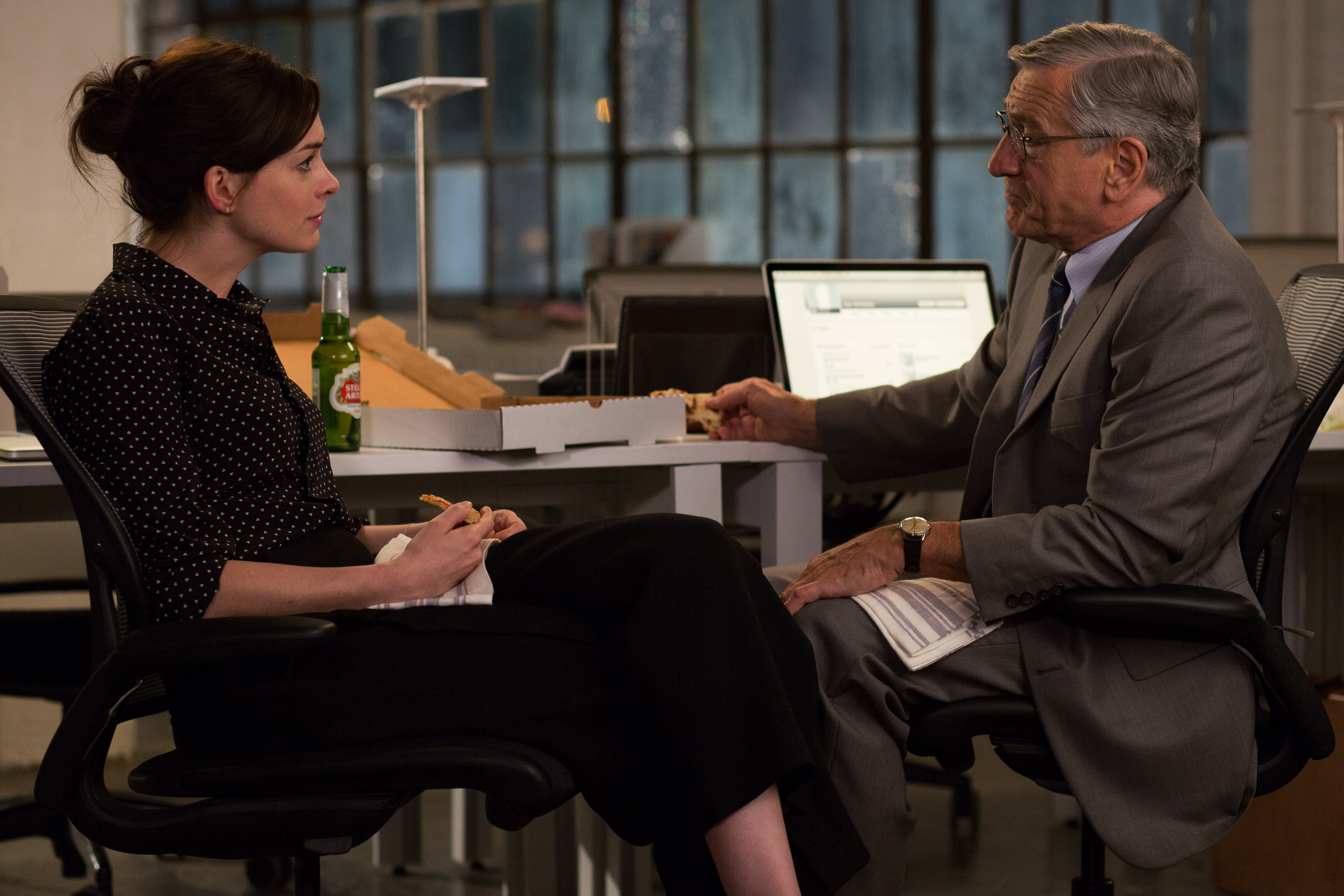 TheIntern_AnneHathaway_RobertDeNiro_1.jpg