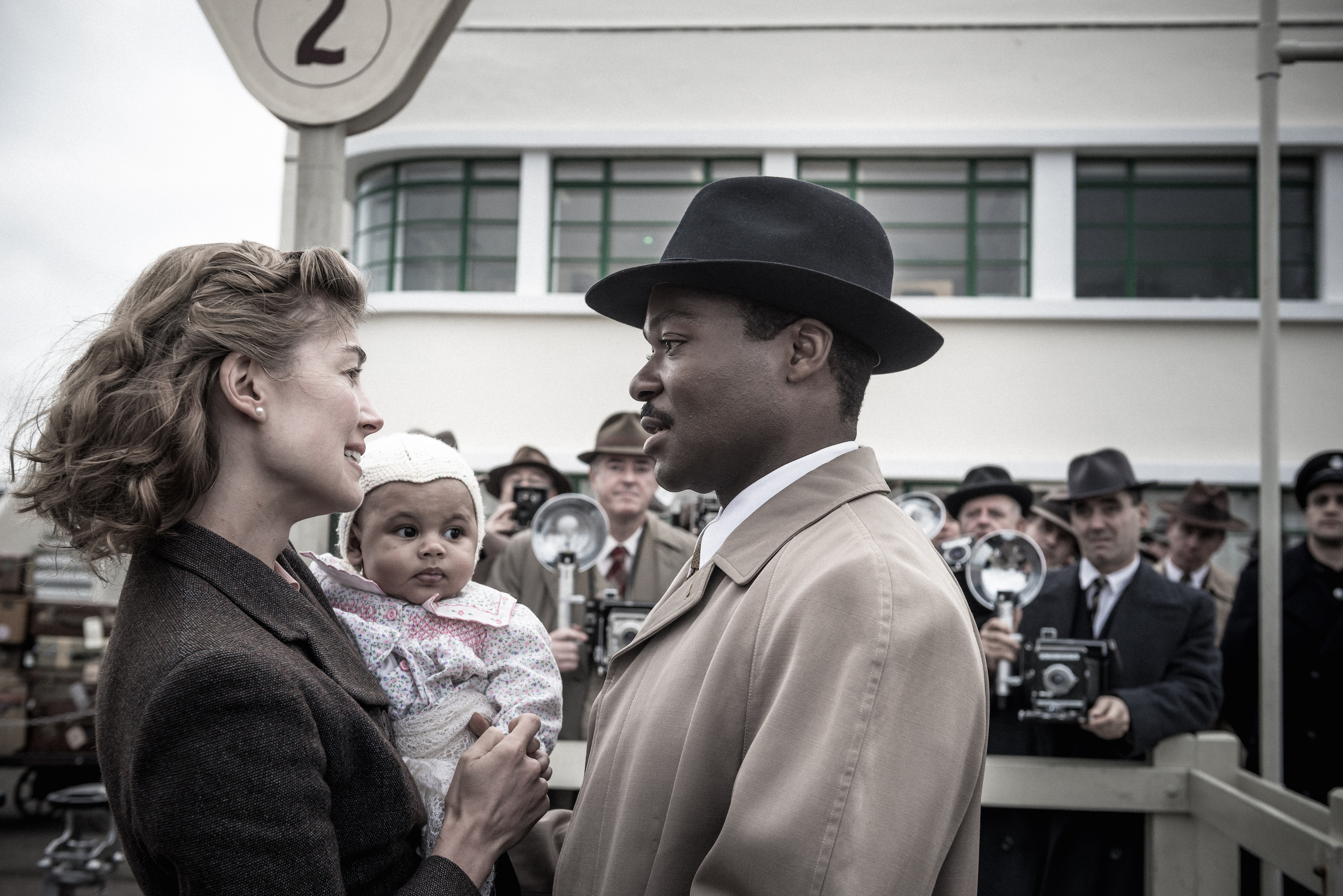 a_united_kingdom_RosamundPike_DavidOyelowo_2.jpg