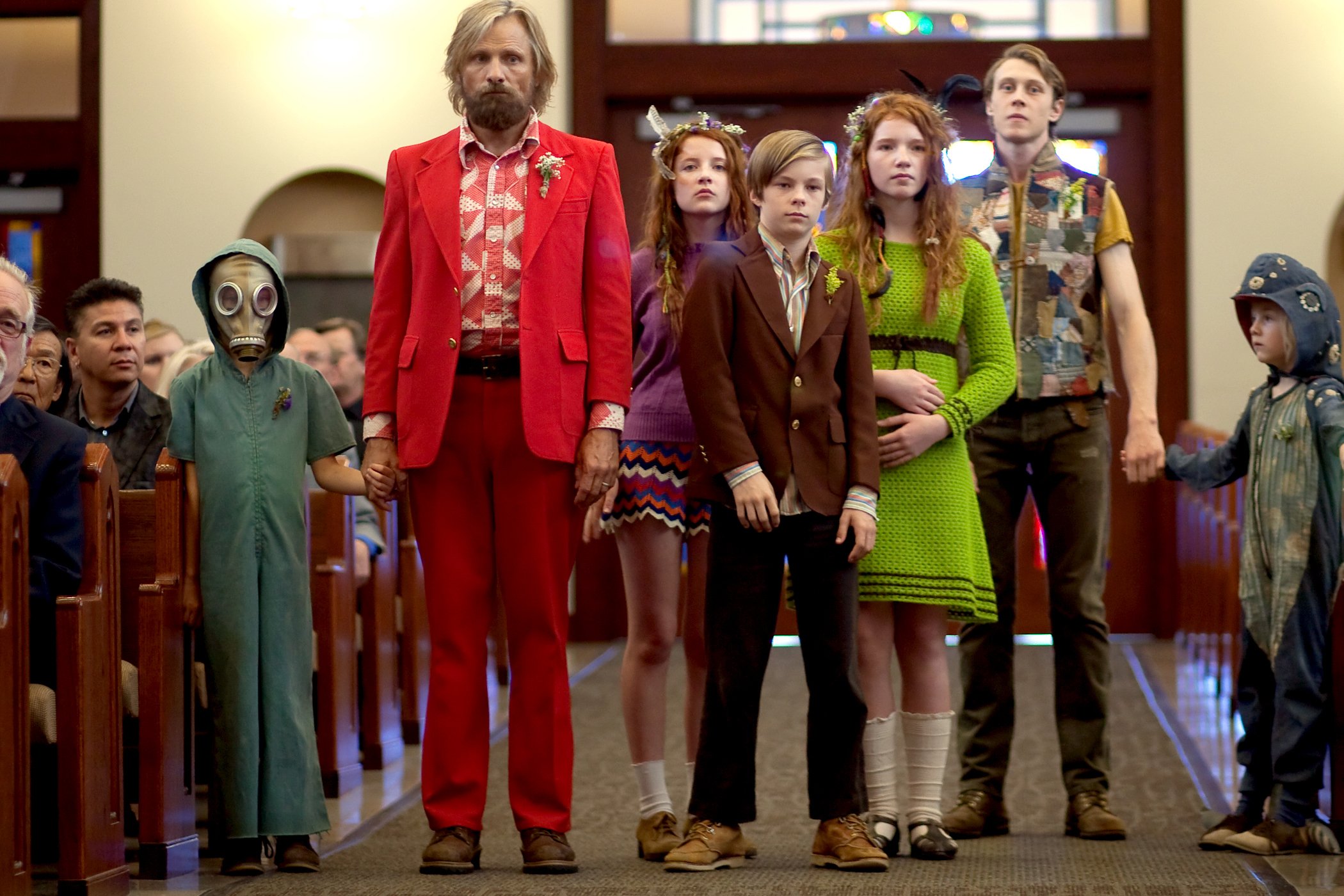 CaptainFantastic_ShreeCrooks_ViggoMortensen_SamanthaIsler_NicholasHamilton_AnnaliseBasso_GeorgeMacKay_CharlieShotwell_2.jpg