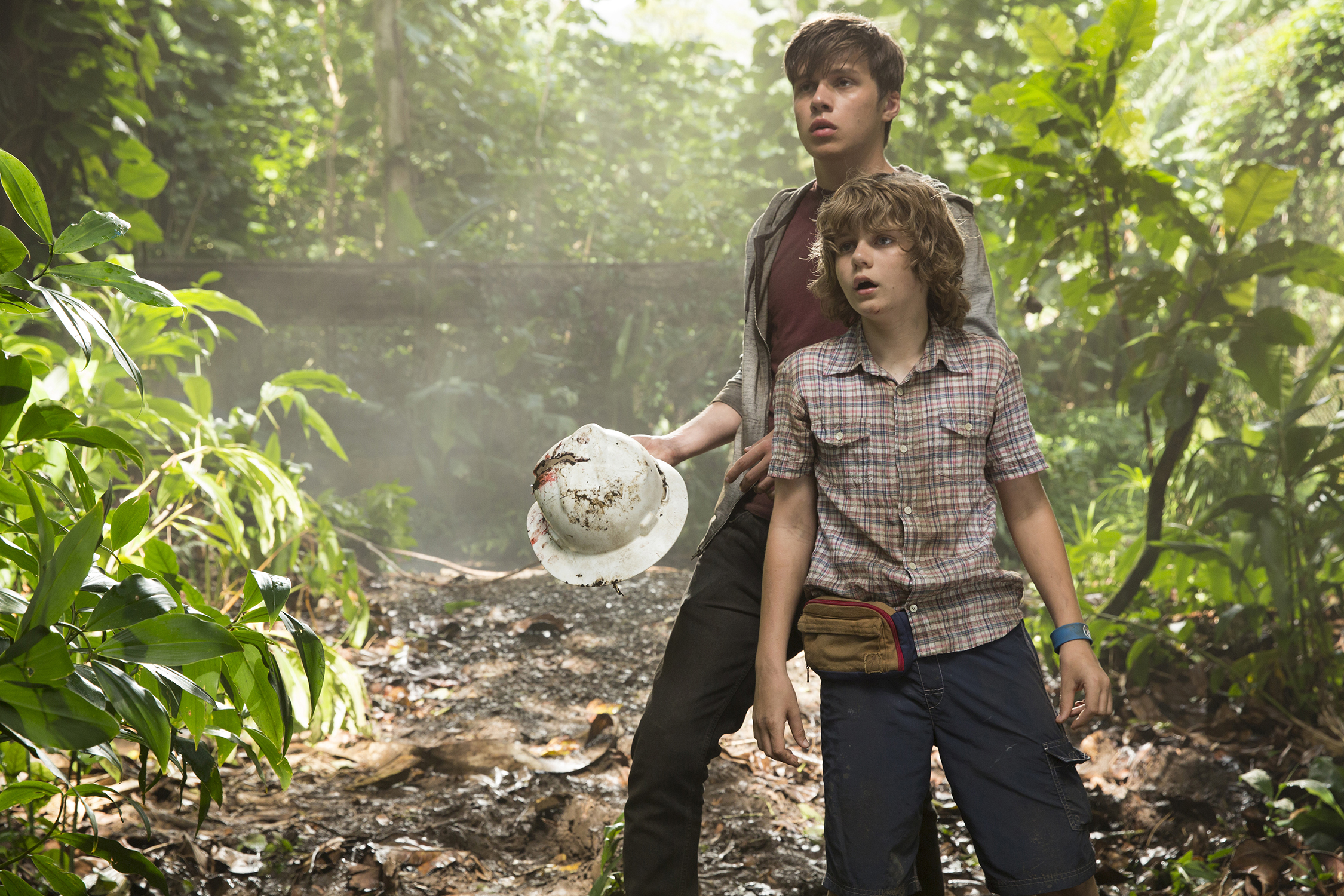 JurassicWorld_TySimpkins_NickRobinson_4.jpg