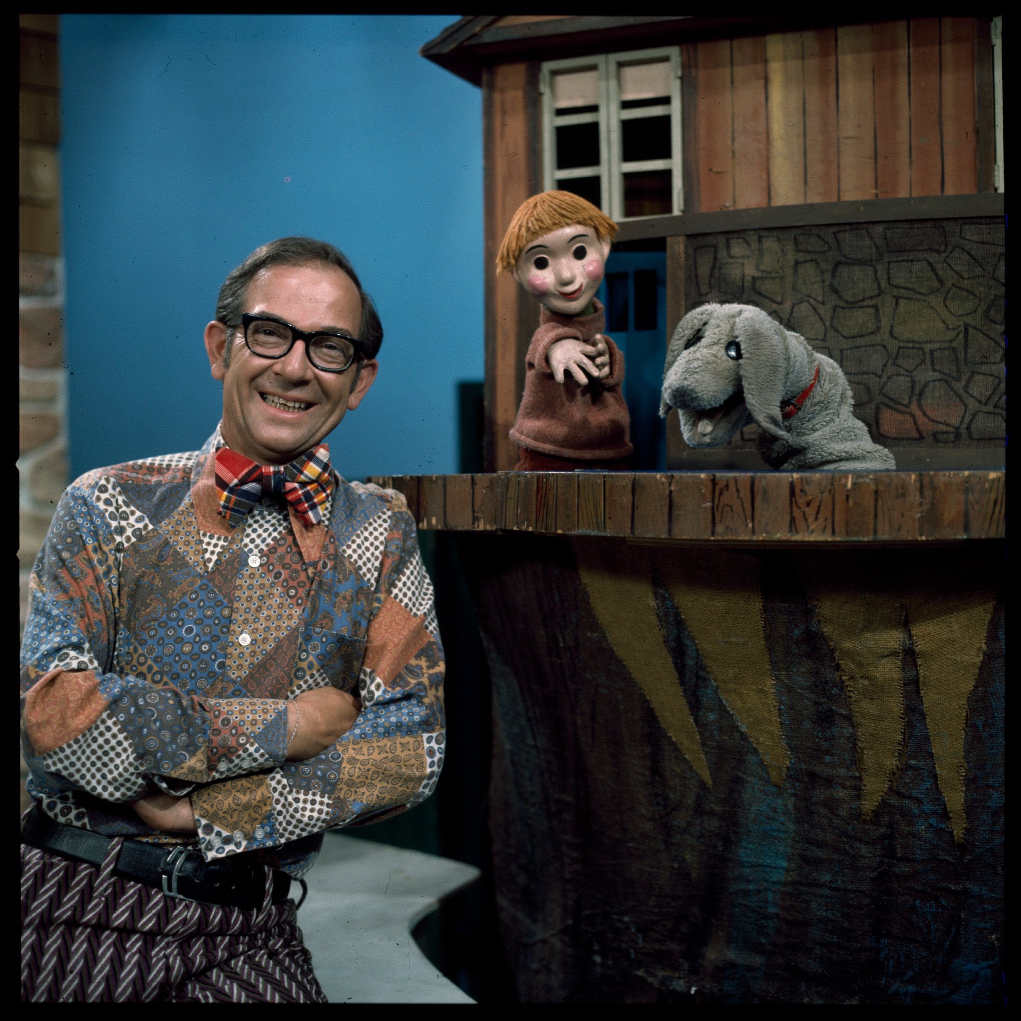 mr-dressup-the-magic-of-make-believe-02.jpg