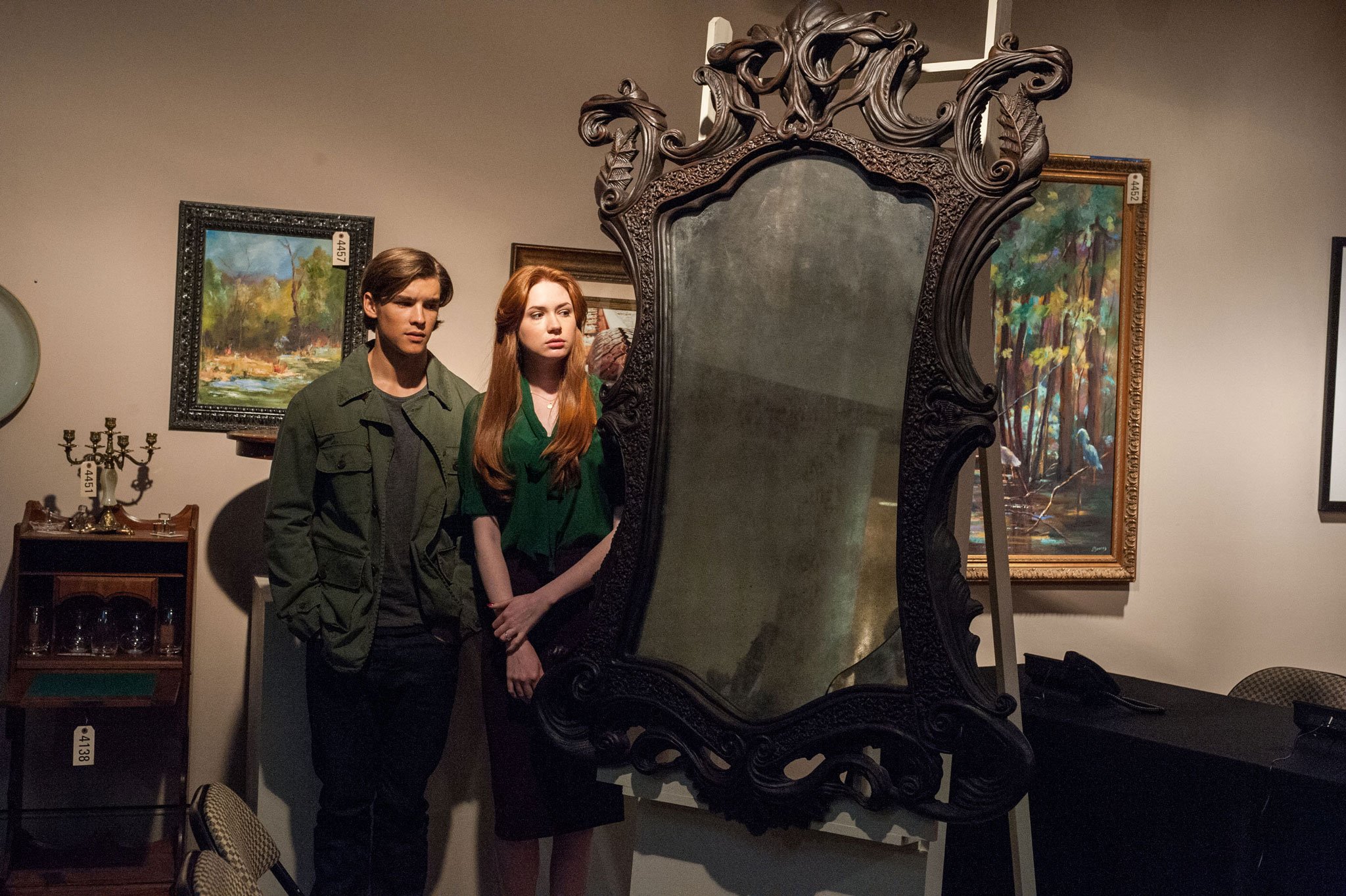 Oculus6_Brenton_Thwaites_Karen_Gillan.jpg