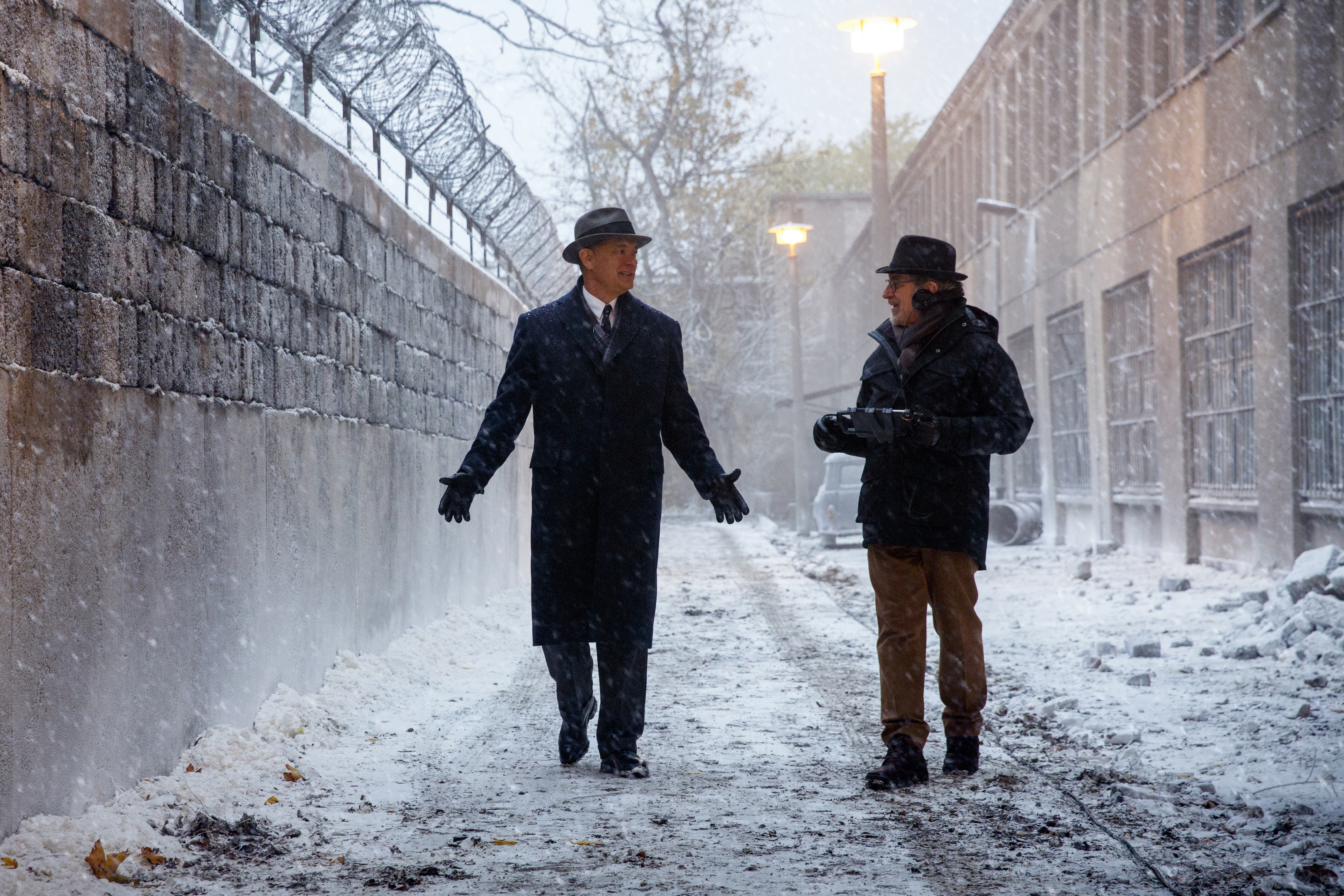 BridgeOfSpies_TomHanks_StevenSpielberg_6.jpg