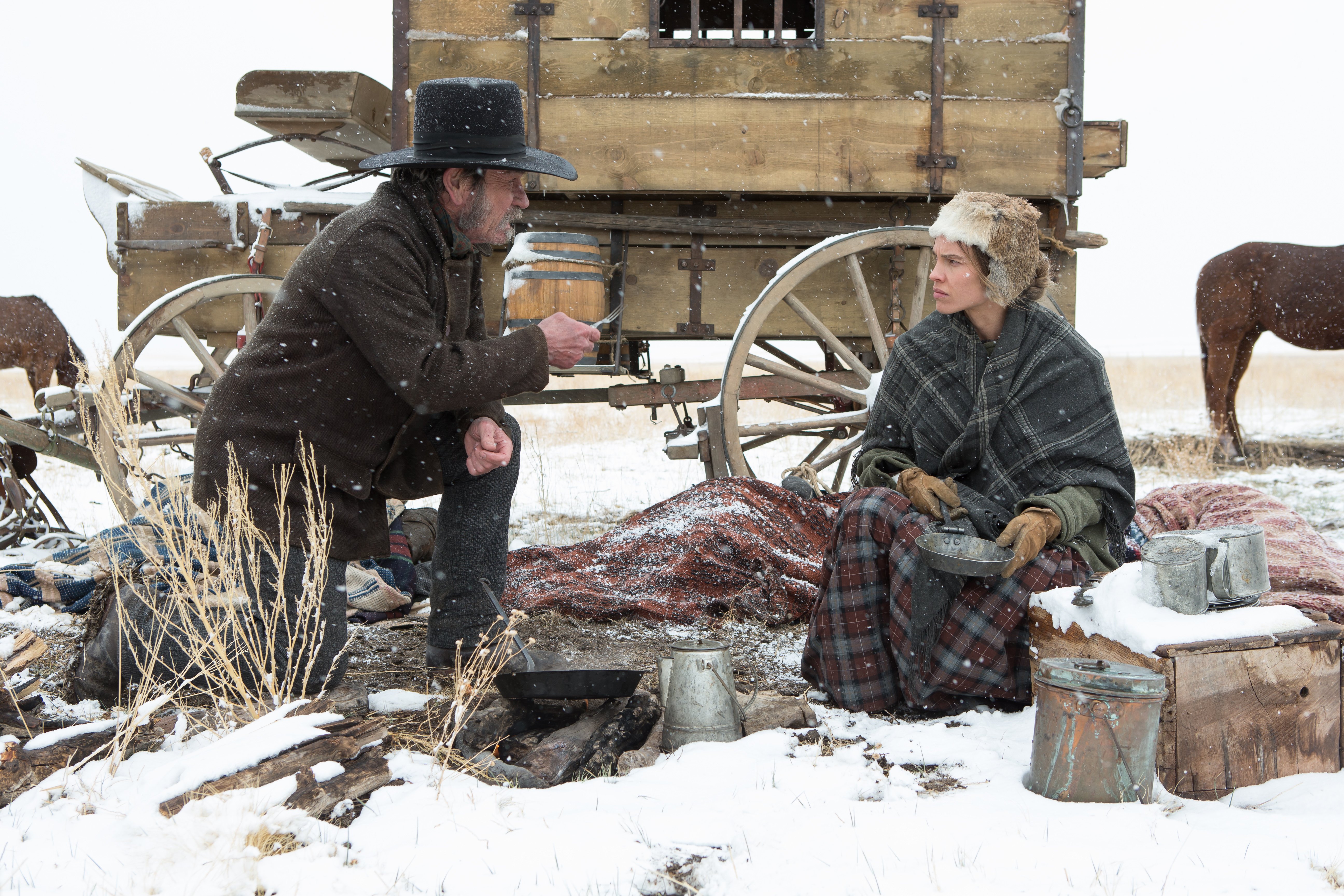 TheHomesman_TommyLeeJones_HilarySwank_2.jpg