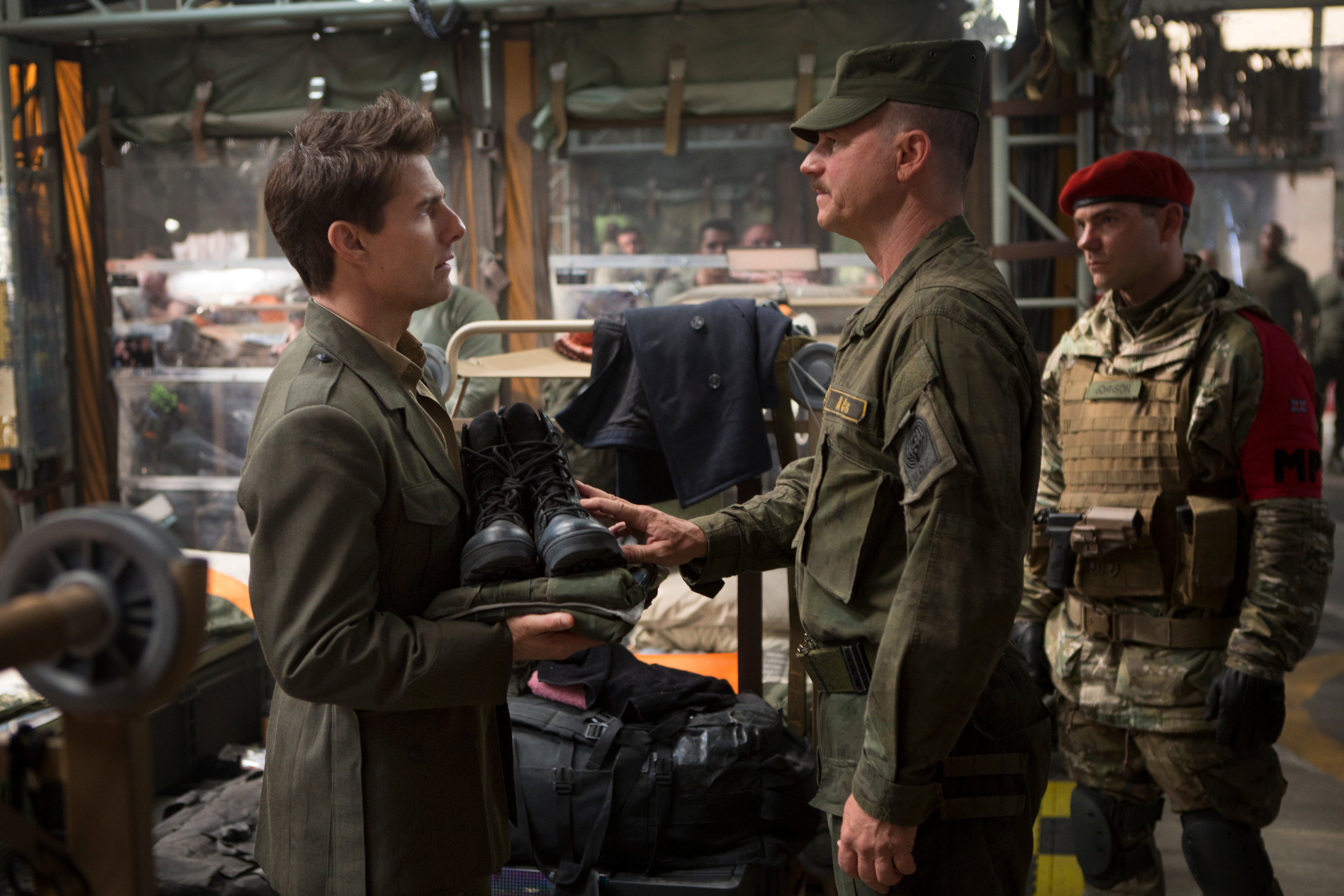 EdgeOfTomorrow_Tom_Cruise_Bill_Paxton.jpg