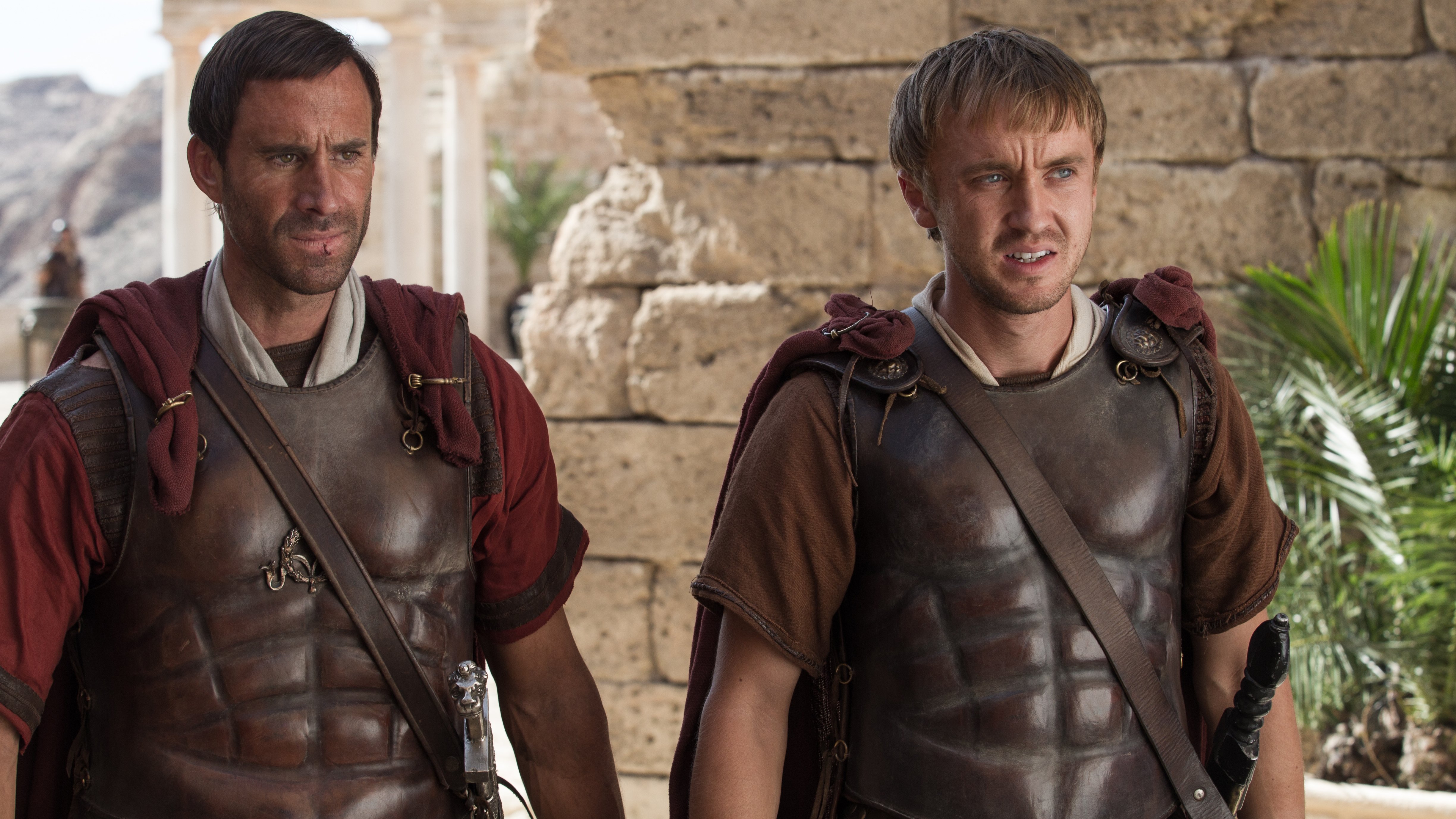 Risen_JosephFiennes_TomFelton_5.jpg