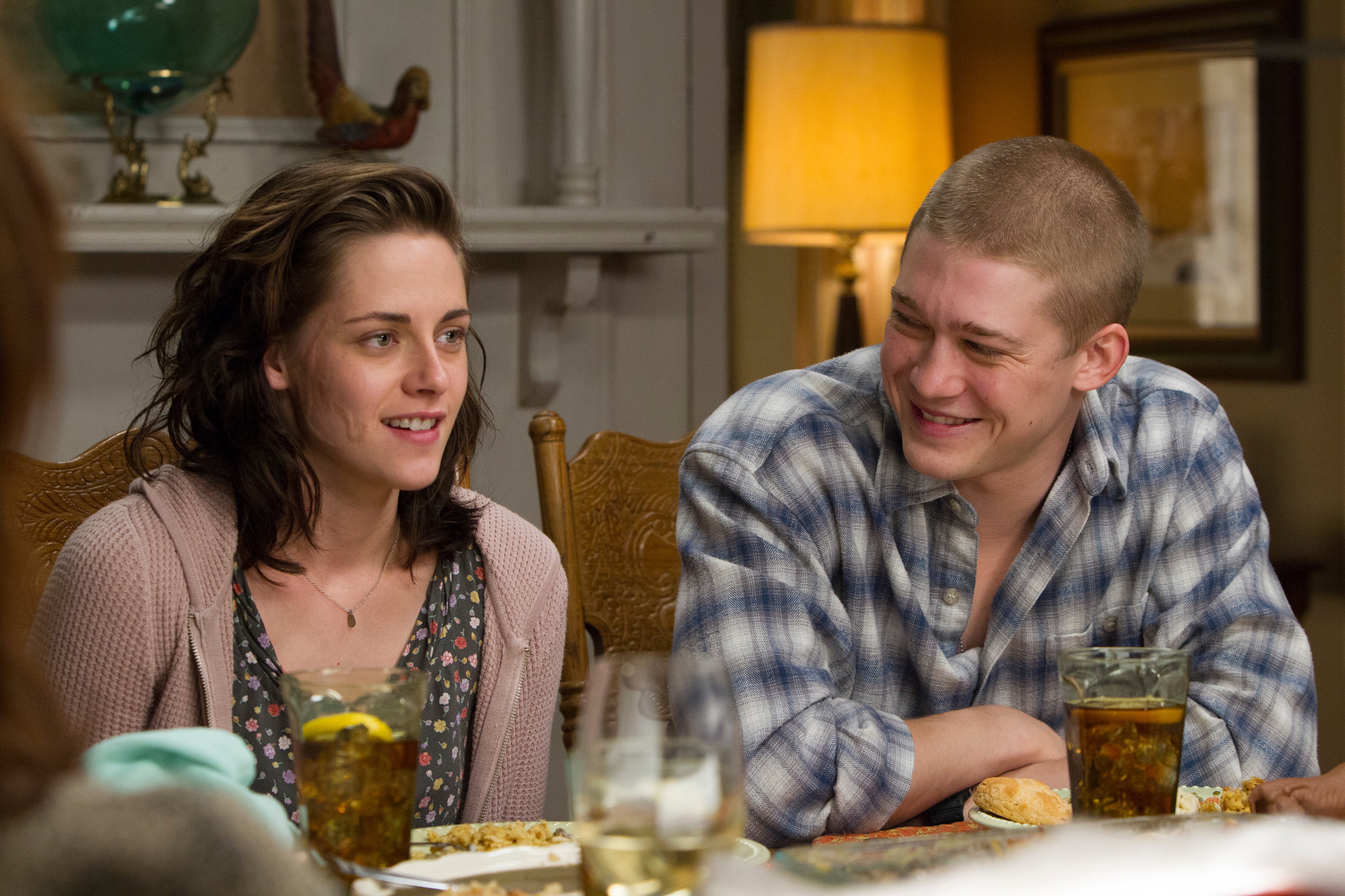 BillyLynn_KristenStewart_JoeAlwyn_4.jpg