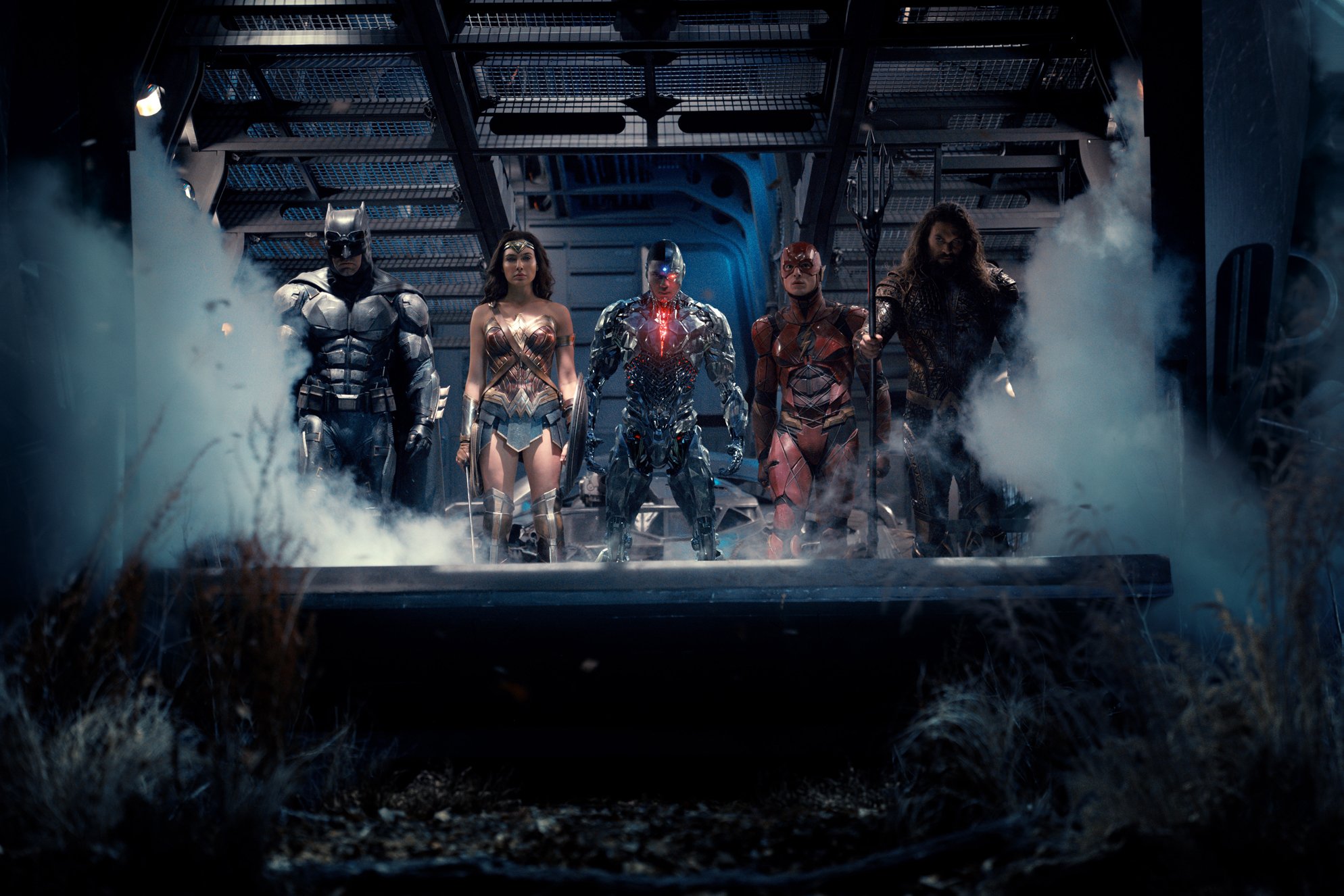 JusticeLeague_BenAffleck_JasonMomoa_GalGadot_EzraMiller_RayFisher_1.jpg