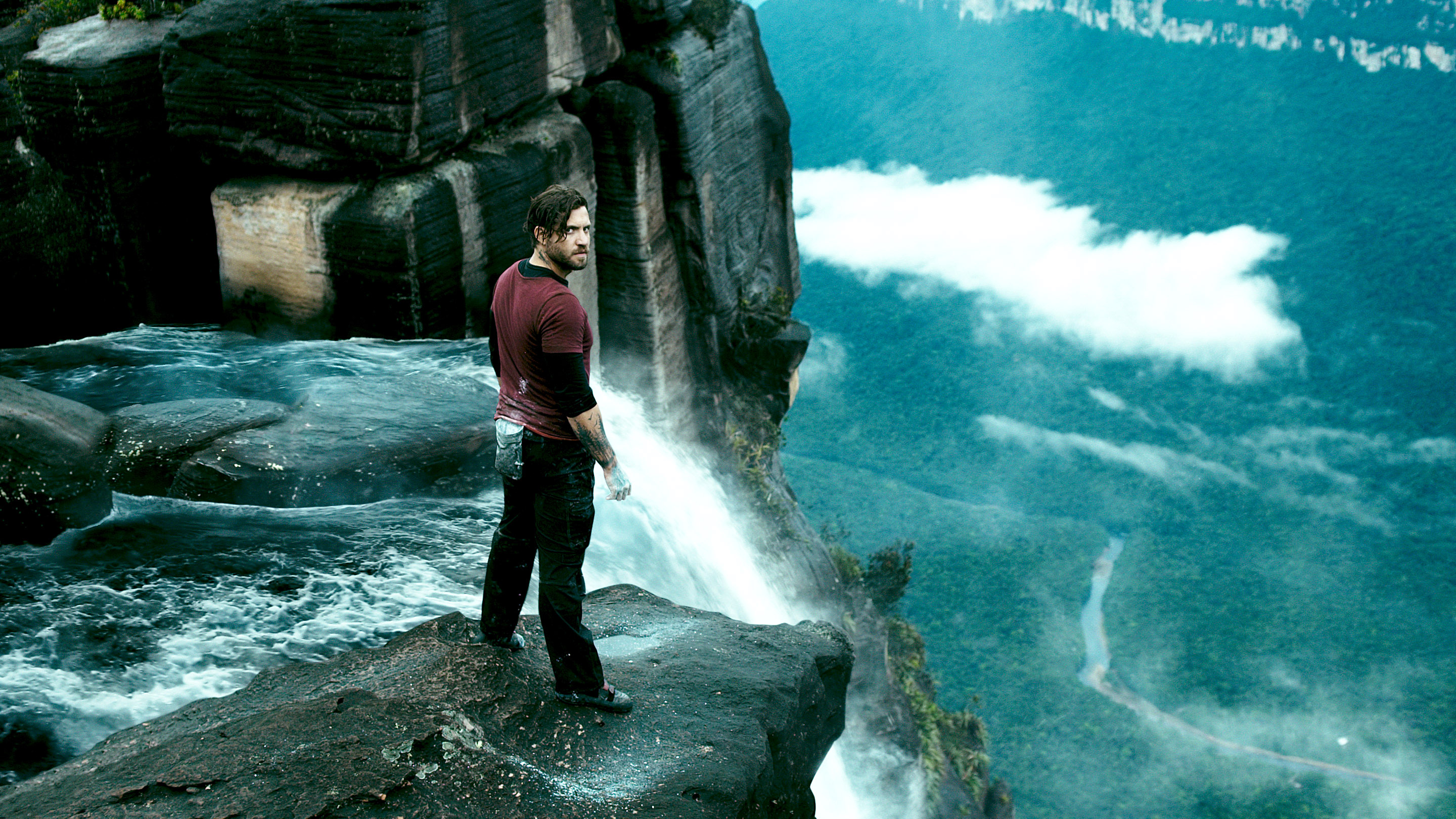 PointBreak_EdgarRamirez_4.jpg