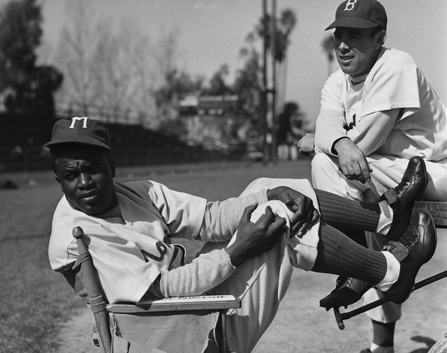 Jackie_Robinson_1950_2.jpg