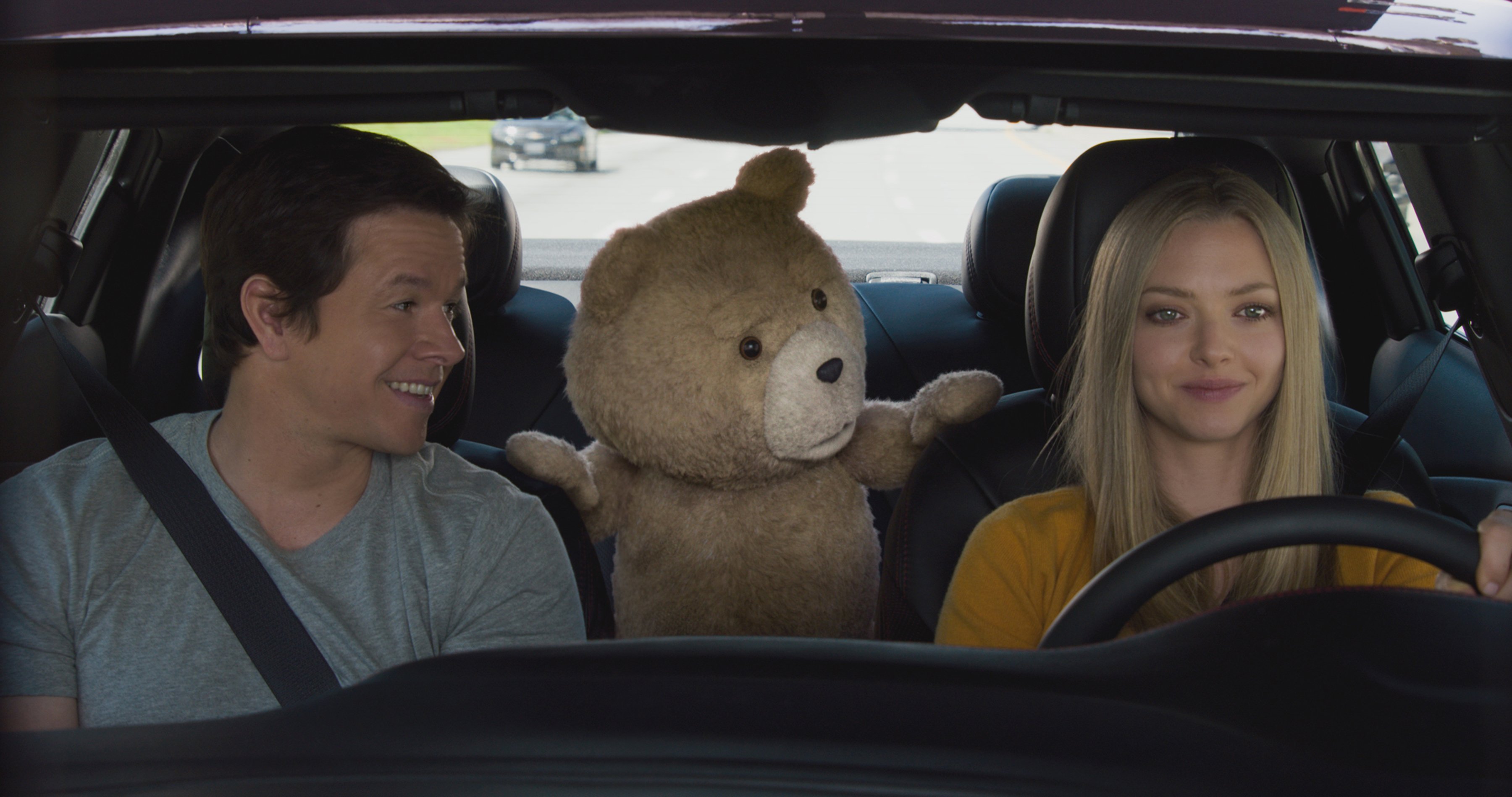 Ted2_MarkWahlberg_AmandaSeyfried_3.jpg