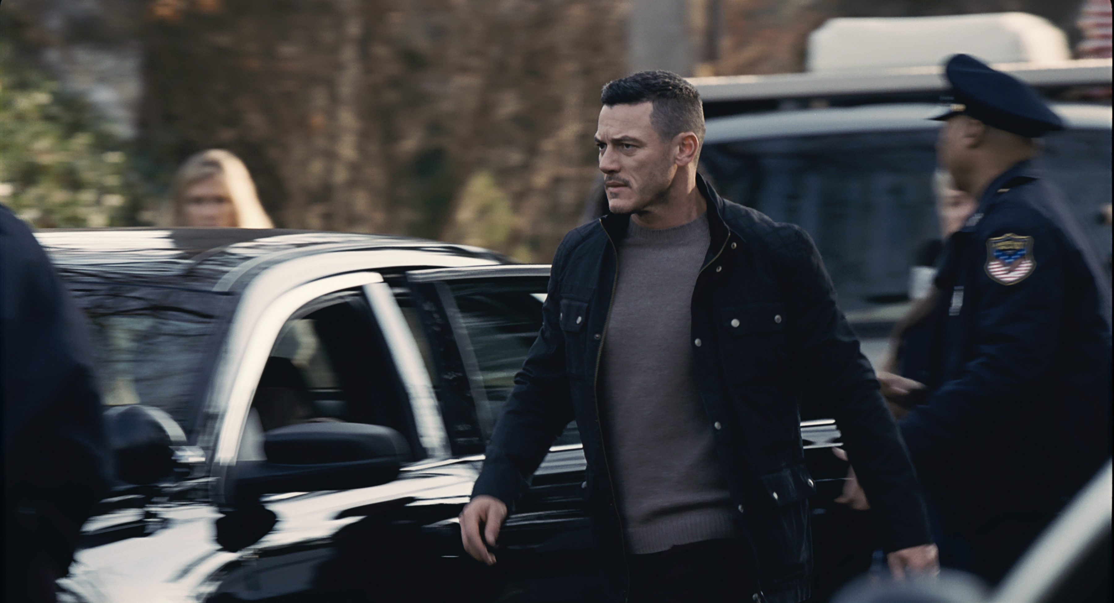 GirlOnTheTrain_LukeEvans_3.jpg