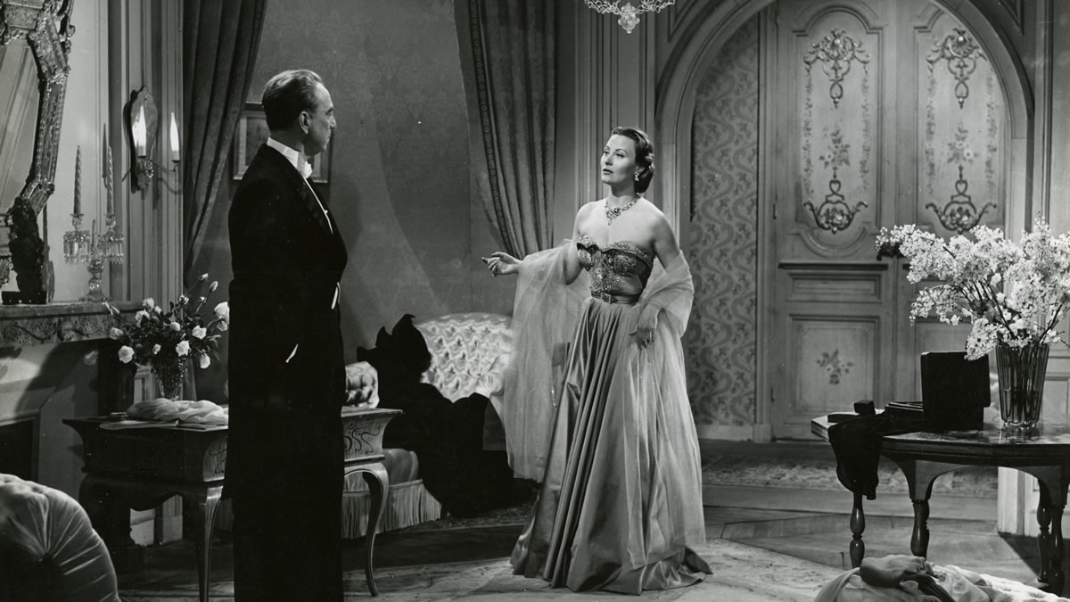 Etrange-madame-x-image2.jpg