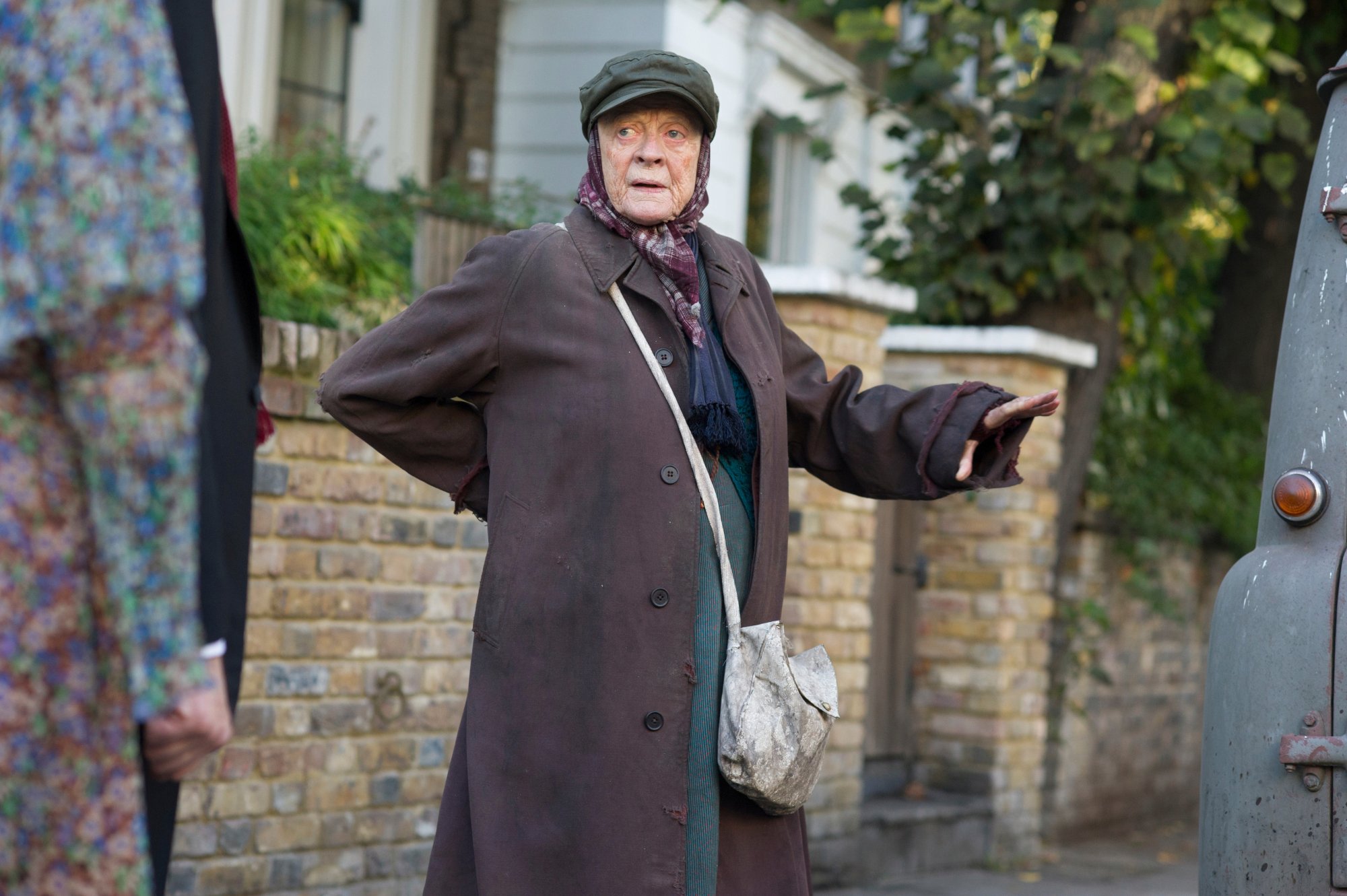 TheLadyInTheVan_MaggieSmith_2.jpg