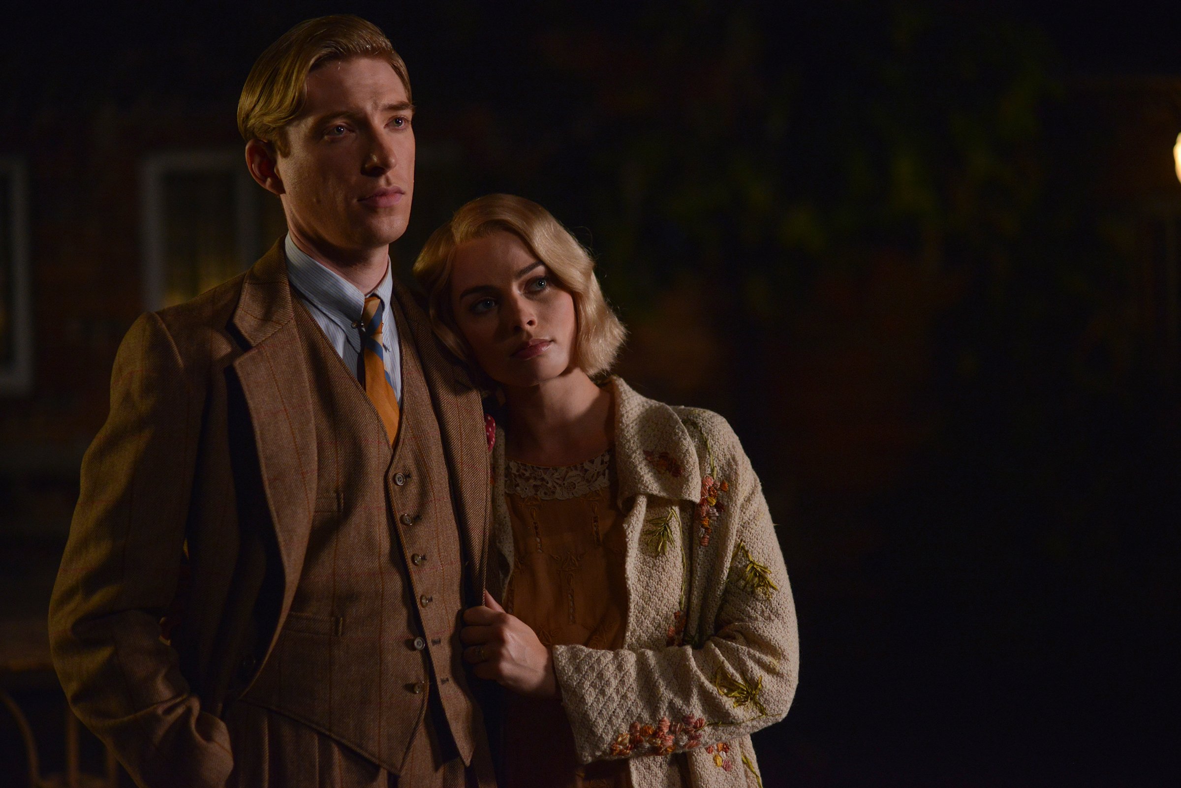 GoodbyeChristopherRobin_DomhnallGleeson_MargotRobbie_1.jpg