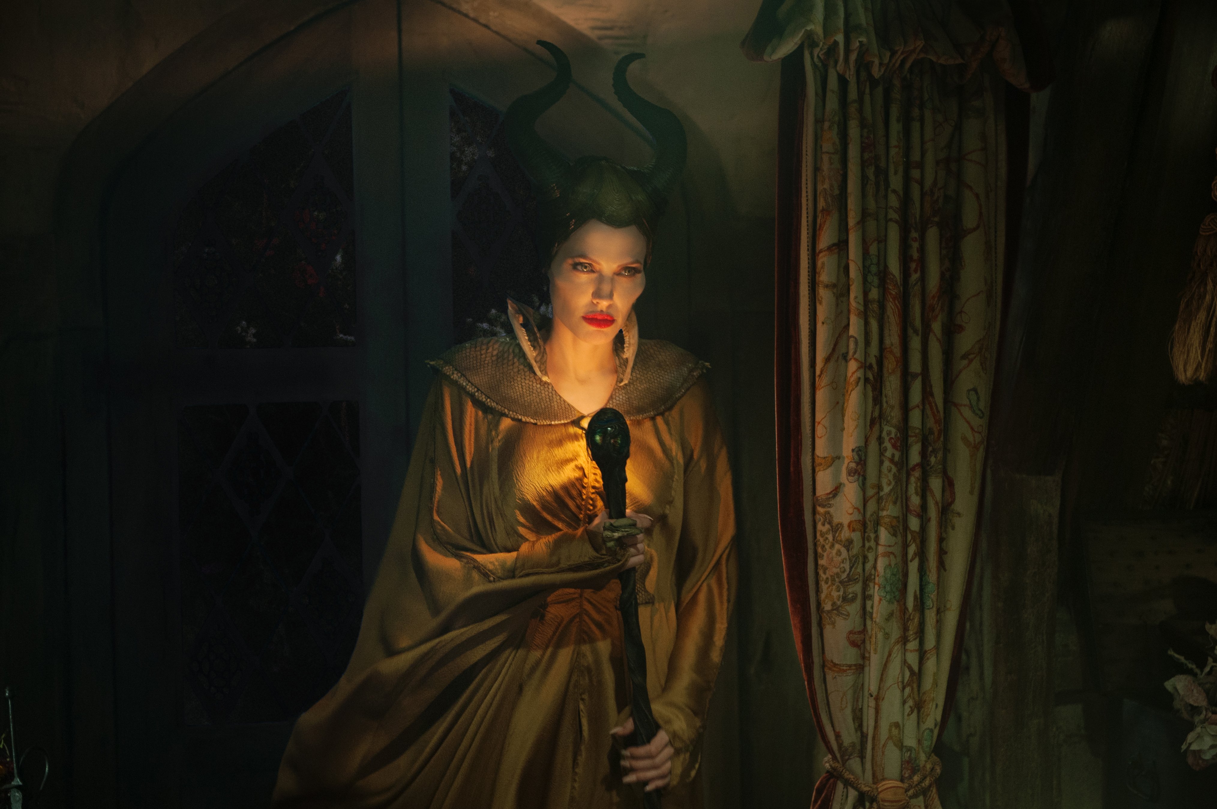 Maleficent_Angelina_Jolie_2.jpg