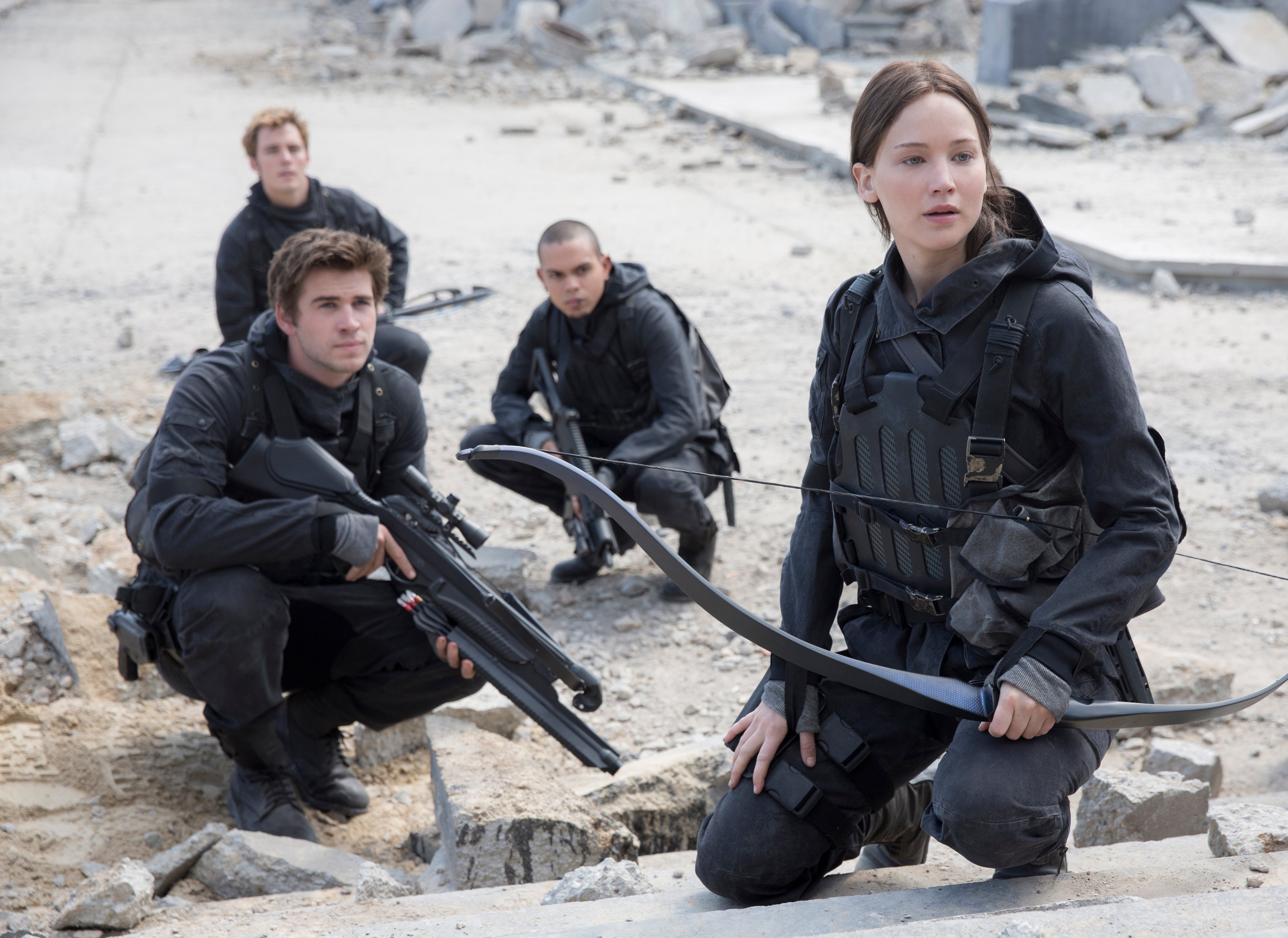 TheHungerGamesMockingjayPart2_EvanRoss_JenniferLawrence_LiamHemsworth_SamClaflin_1.jpg