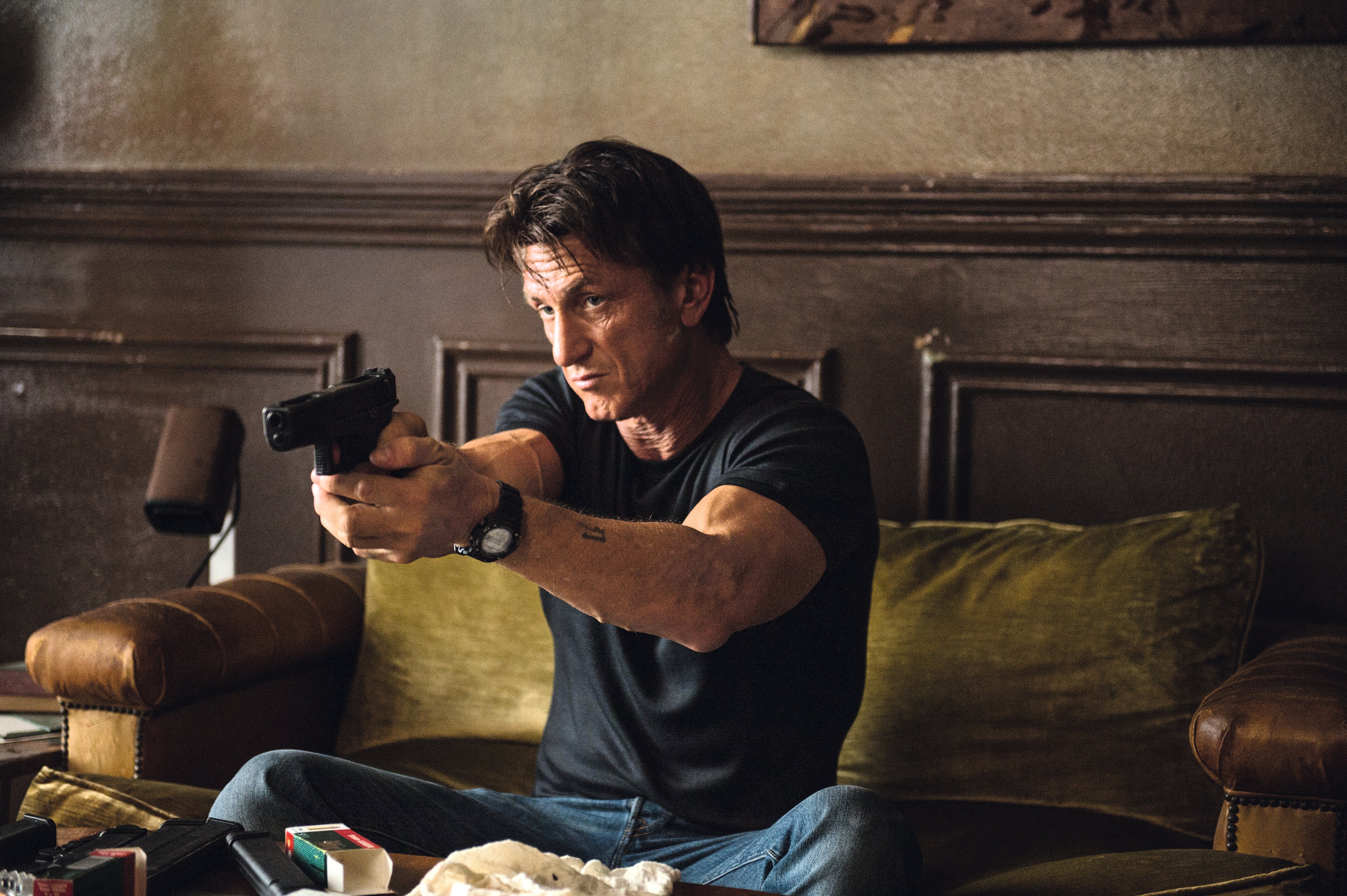 Gunman_SeanPenn_1.jpg