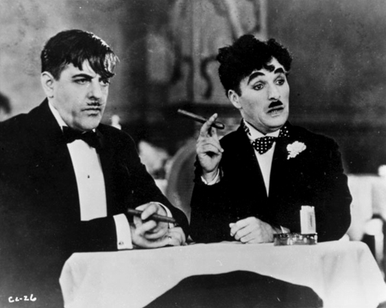 City_Lights_charlie_chaplin_14440928_1600_1278.jpg