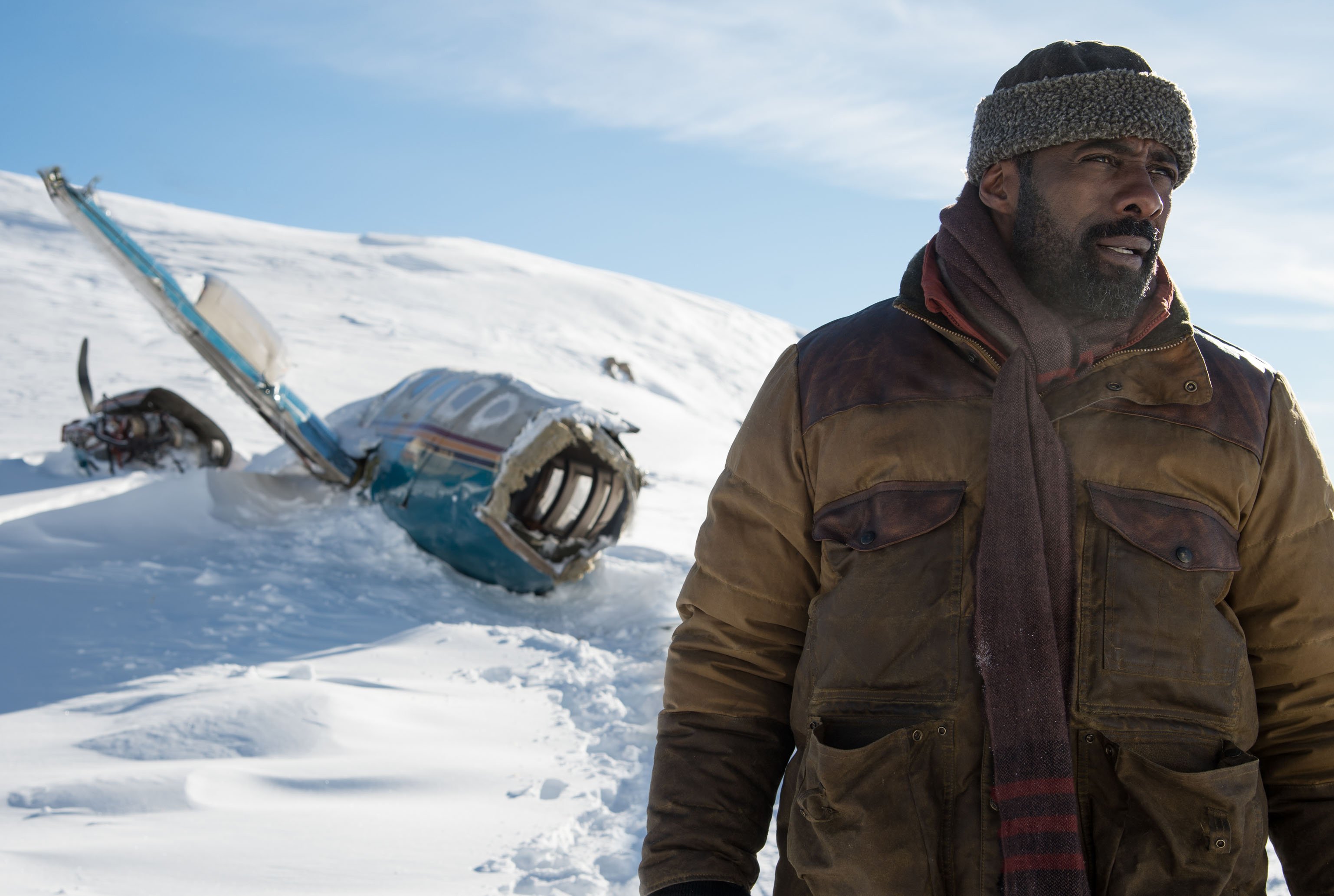 MountainBetweenUs_IdrisElba_4.jpg