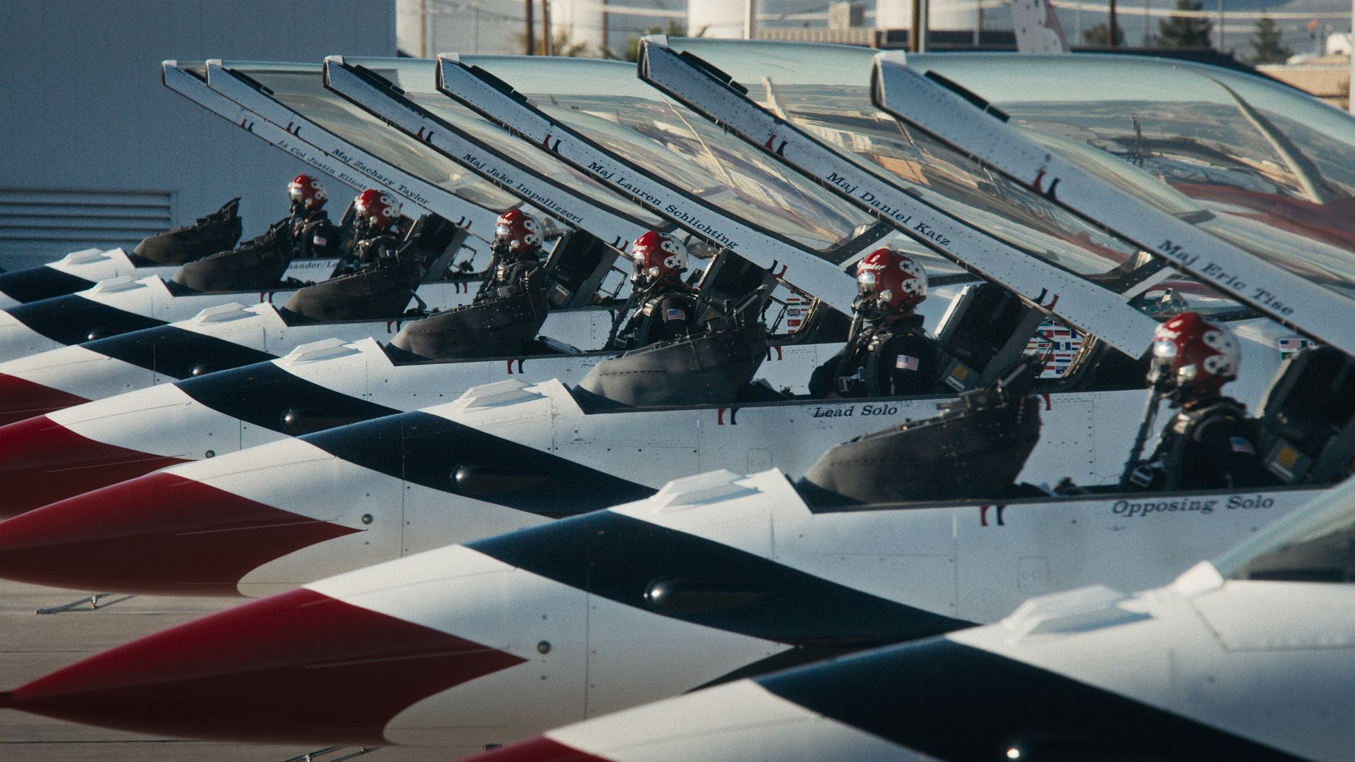 air-force-elite-thunderbirds-02.jpg