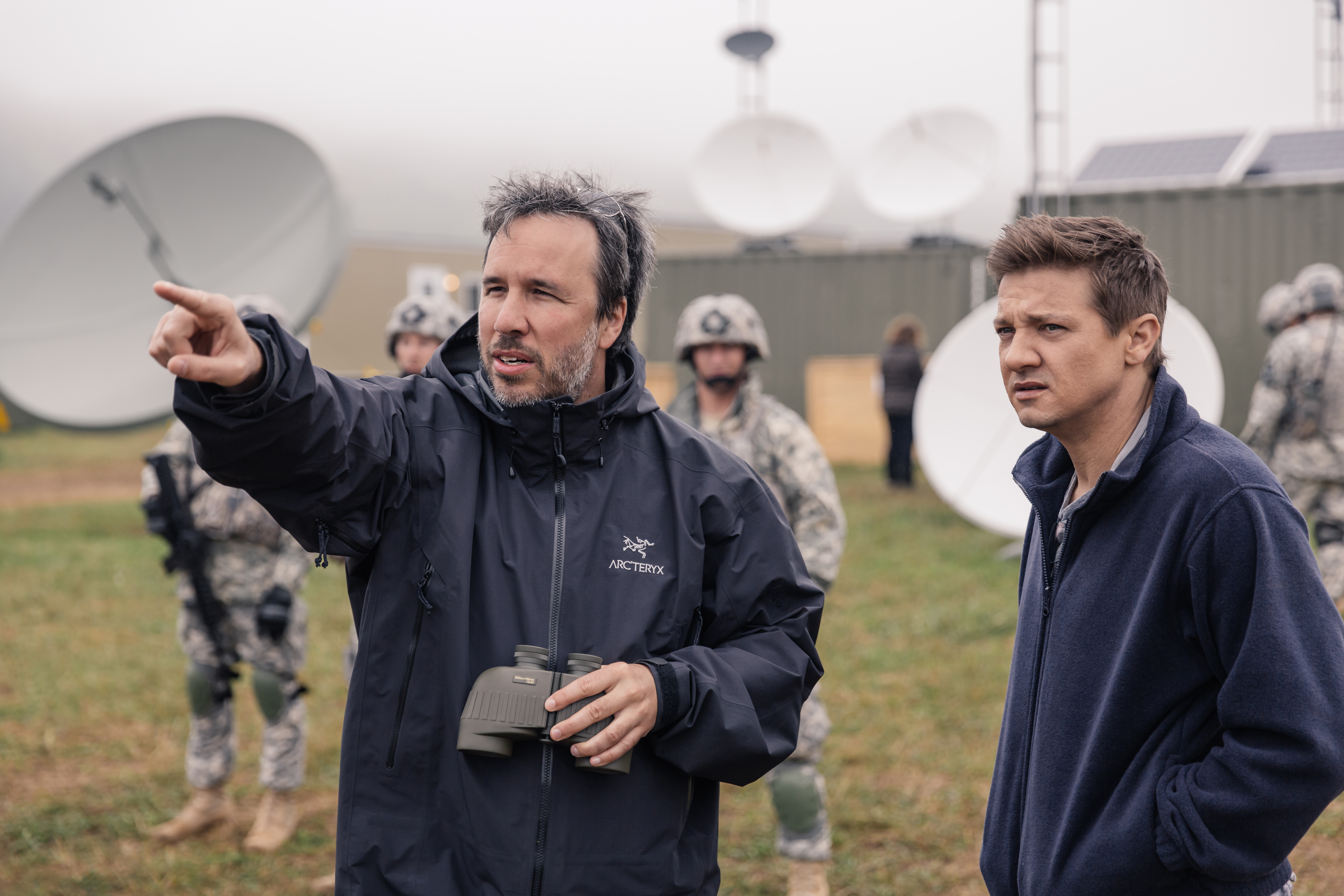 Arrival_DenisVilleneuve_JeremyRenner_3.jpg