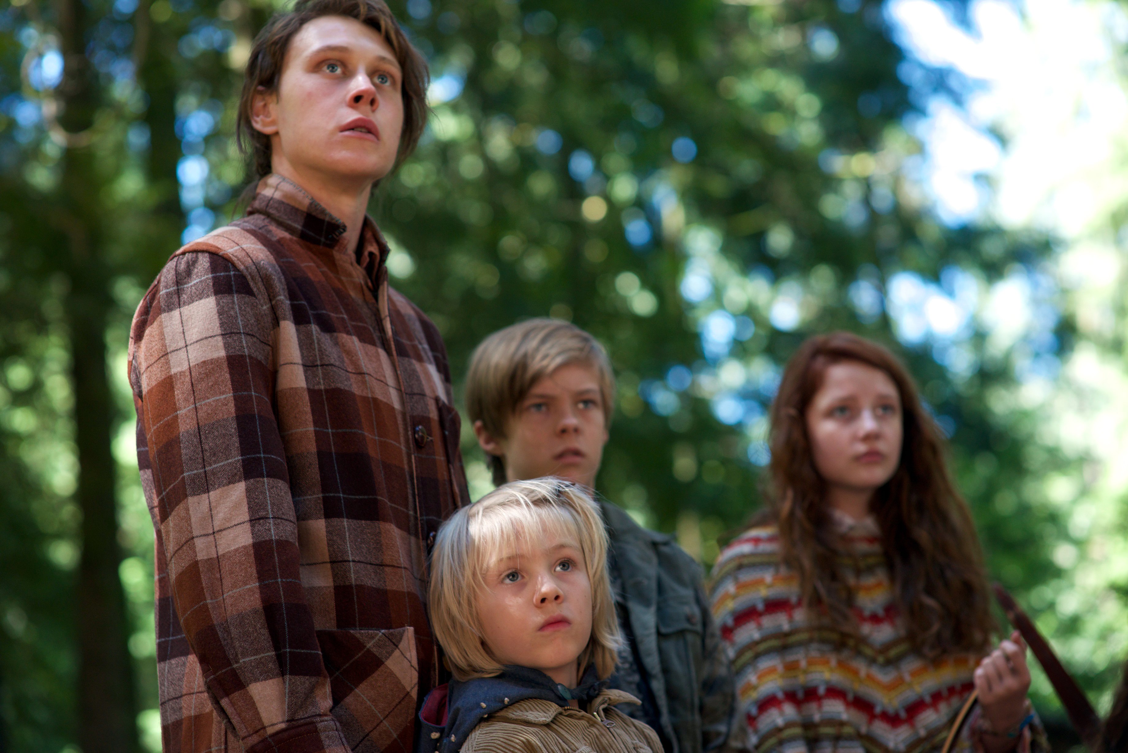 CaptainFantastic_GeorgeMacKay_SamanthaIsler_NicholasHamilton_CharlieShotwell_5.jpg