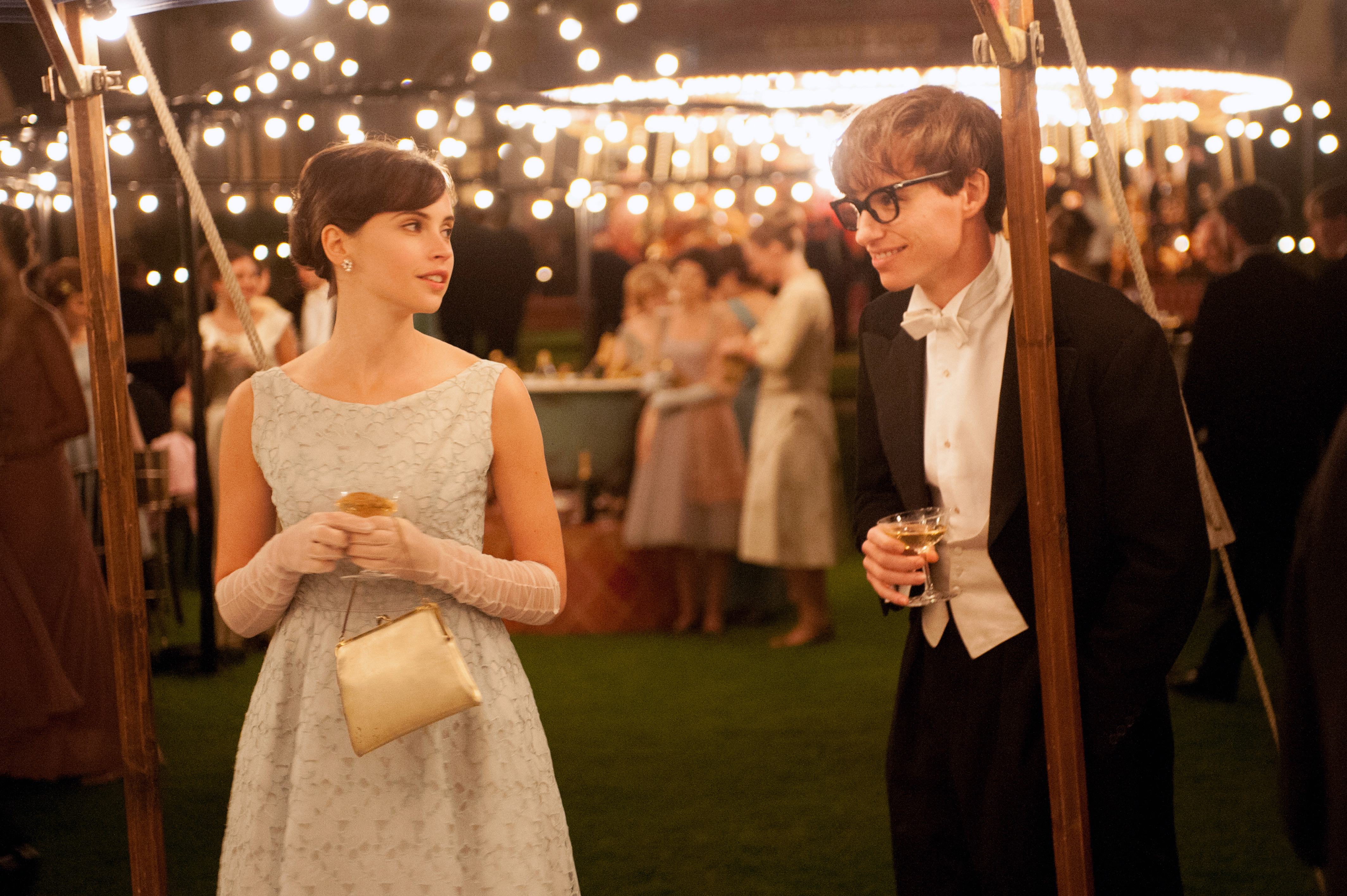 TheTheoryofEverything_FelicityJones_EddieRedmayne_1.jpg