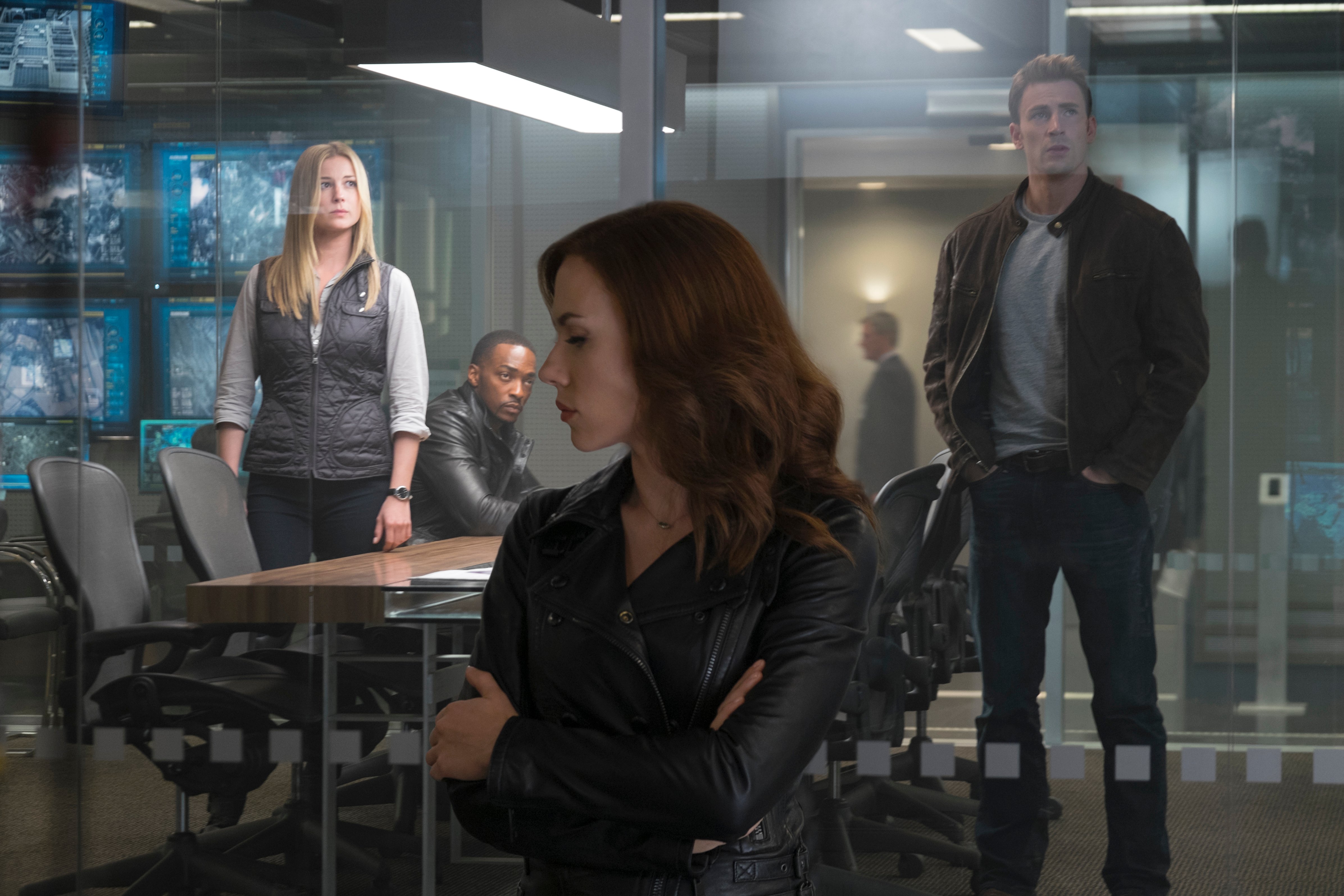 CaptainAmericaCivilWar_ScarlettJohansson_EmilyVanCamp_AnthonyMackie_ChrisEvans_2.jpg